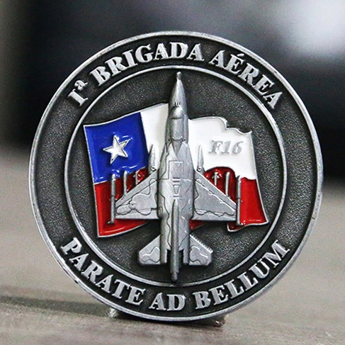 Prémios de lembrança de artesanato em metal com design personalizado Borda de diamante Latão antigo Tubarão 3D Moedas de desafio militar