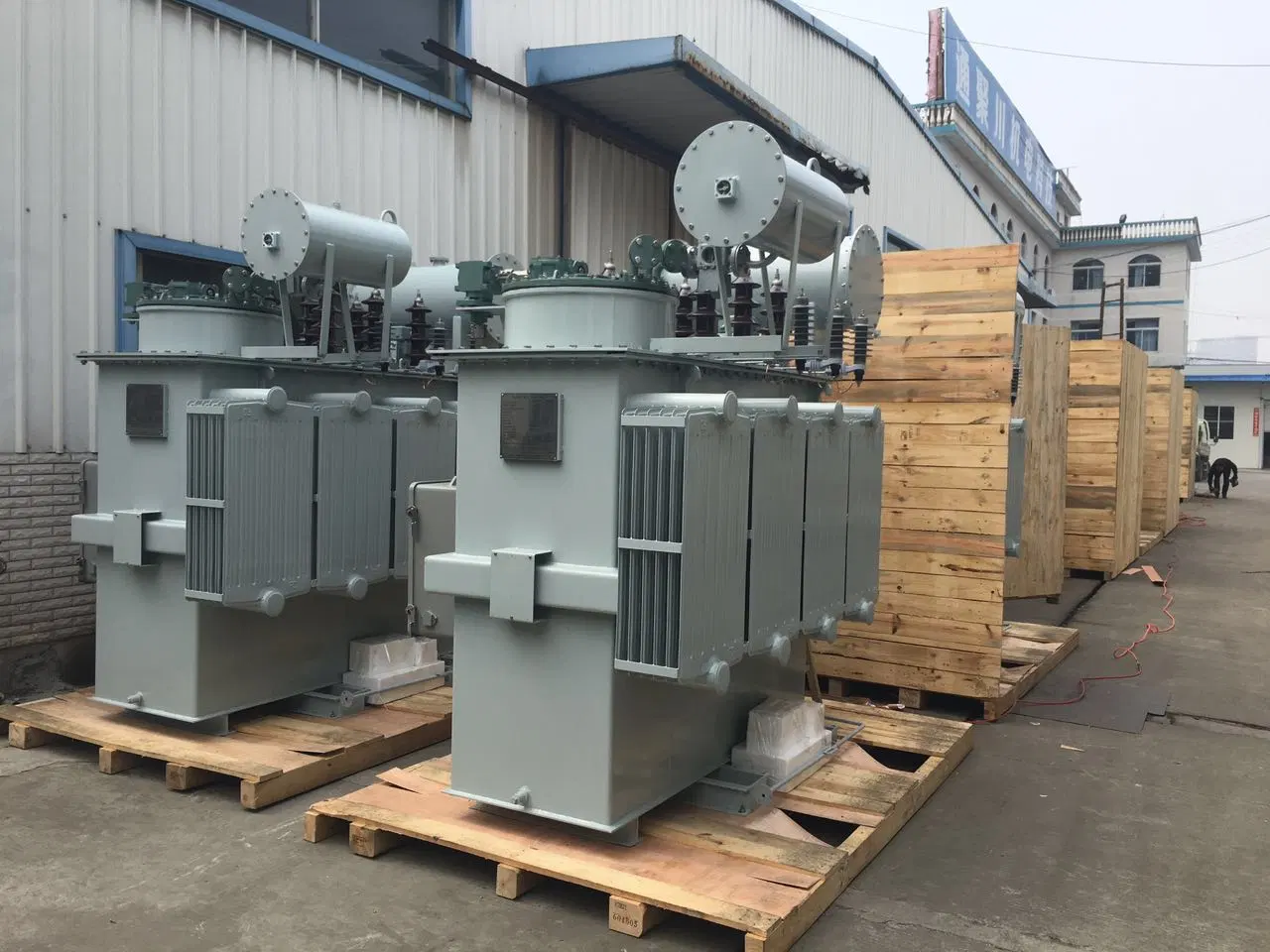 Oil Immersed Type 350kVA Power Distribution Transformador