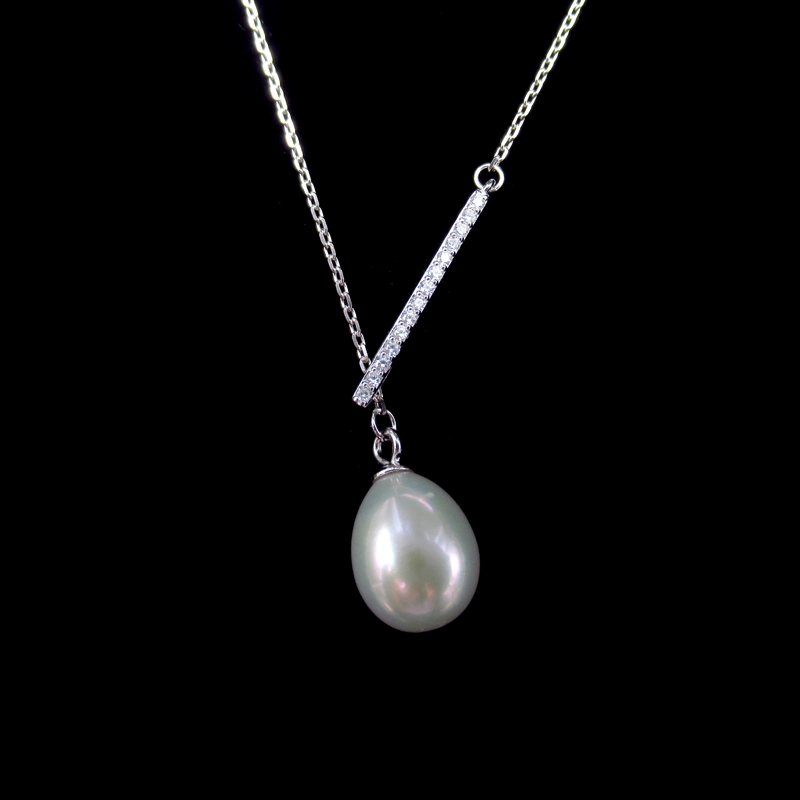 Edgeless Silver Pearl Round Single Pearl Necklace with Heart Shaped