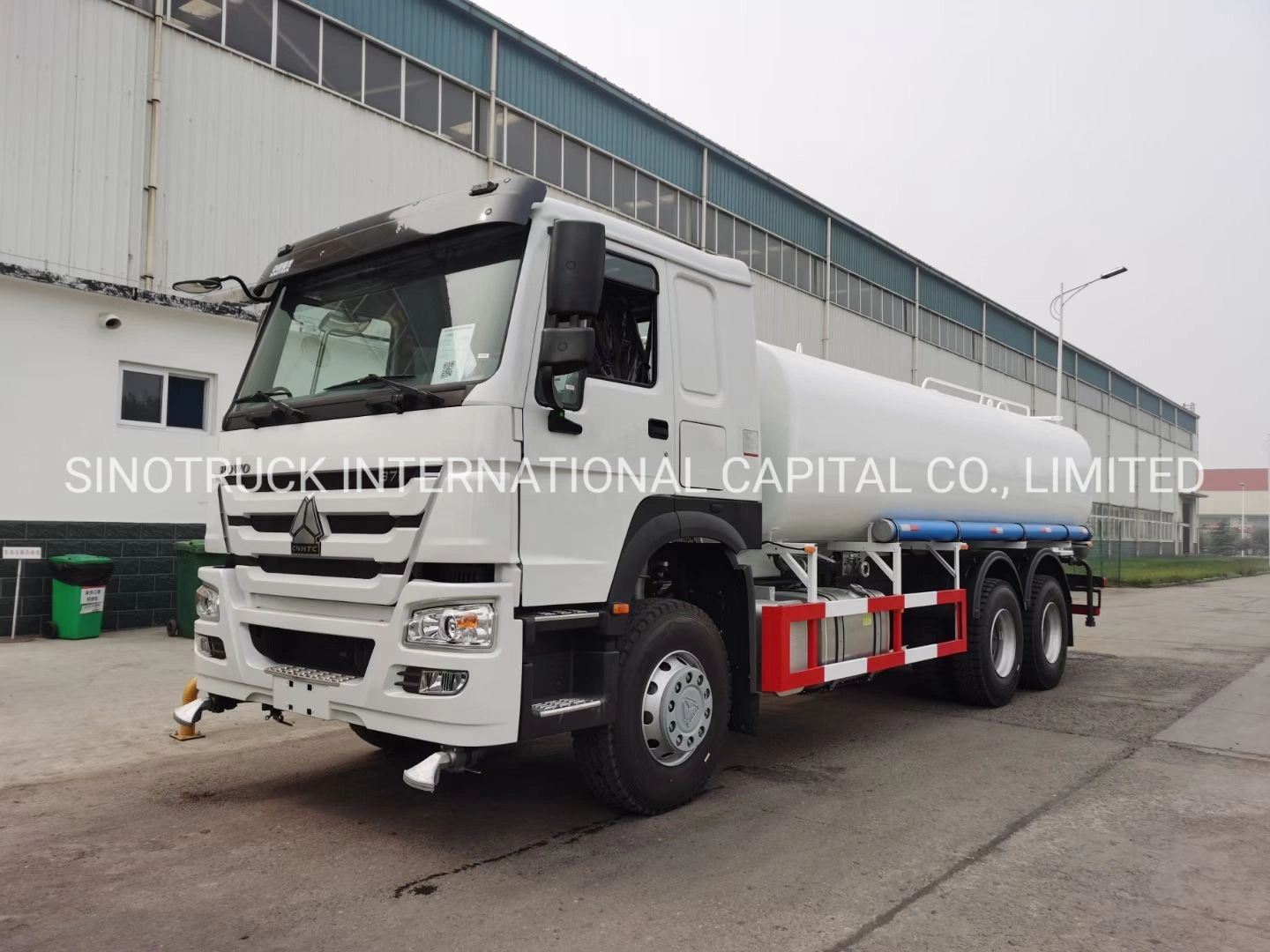 الرشاشات الشاحنات سينوتروك HOWO مرشات مياه الصرف الصحي المركبة 20000/30000L 6X4 الثقيلة سعر شاحنة الخدمة 30لس أو 30316 شاحنة تسليم المياه دش المياه سبراين