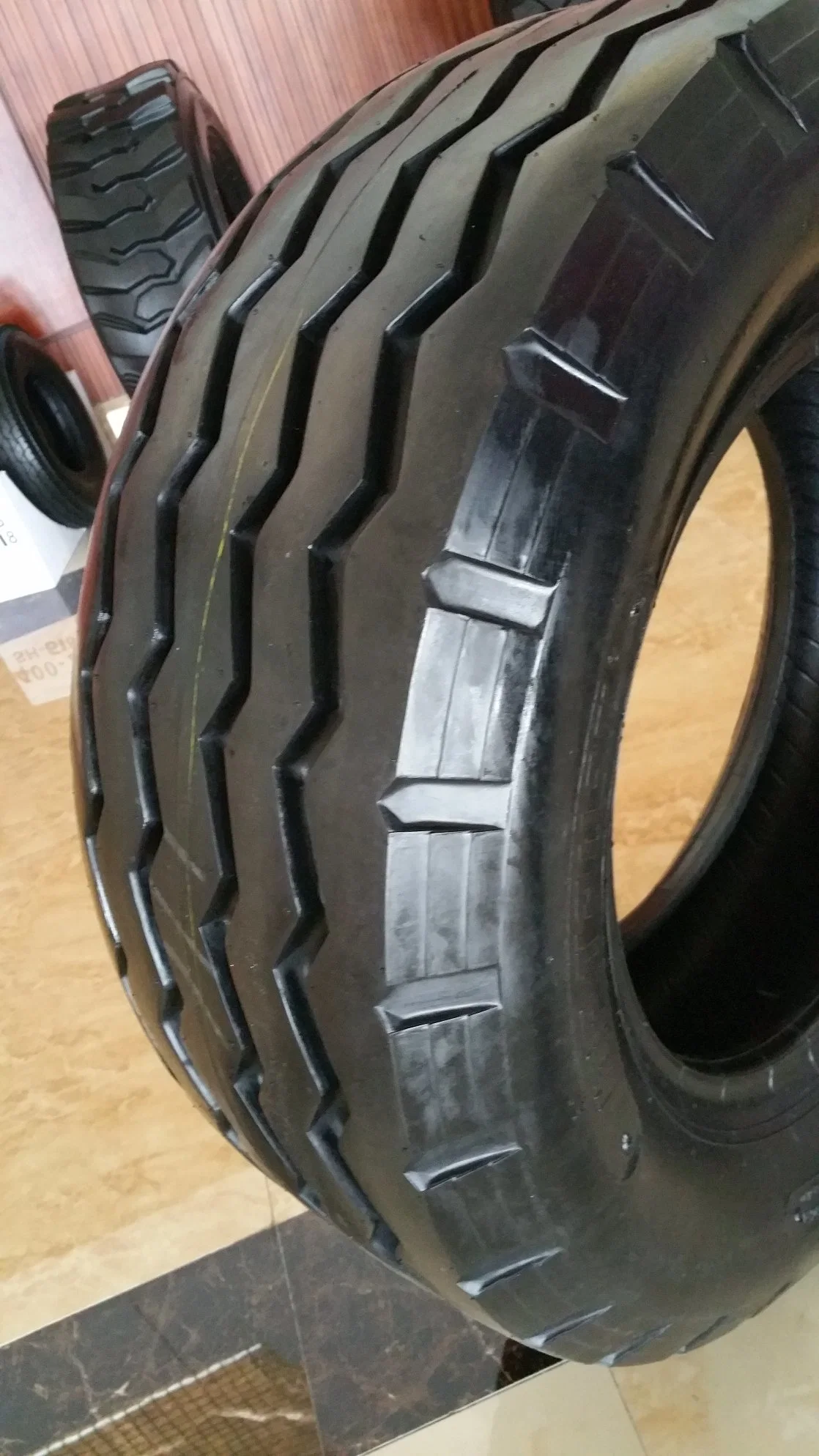 Bestselling F3 Backhoe Loader Tire Wheel Loader Tire, Truck Tire, Disc 11L-15