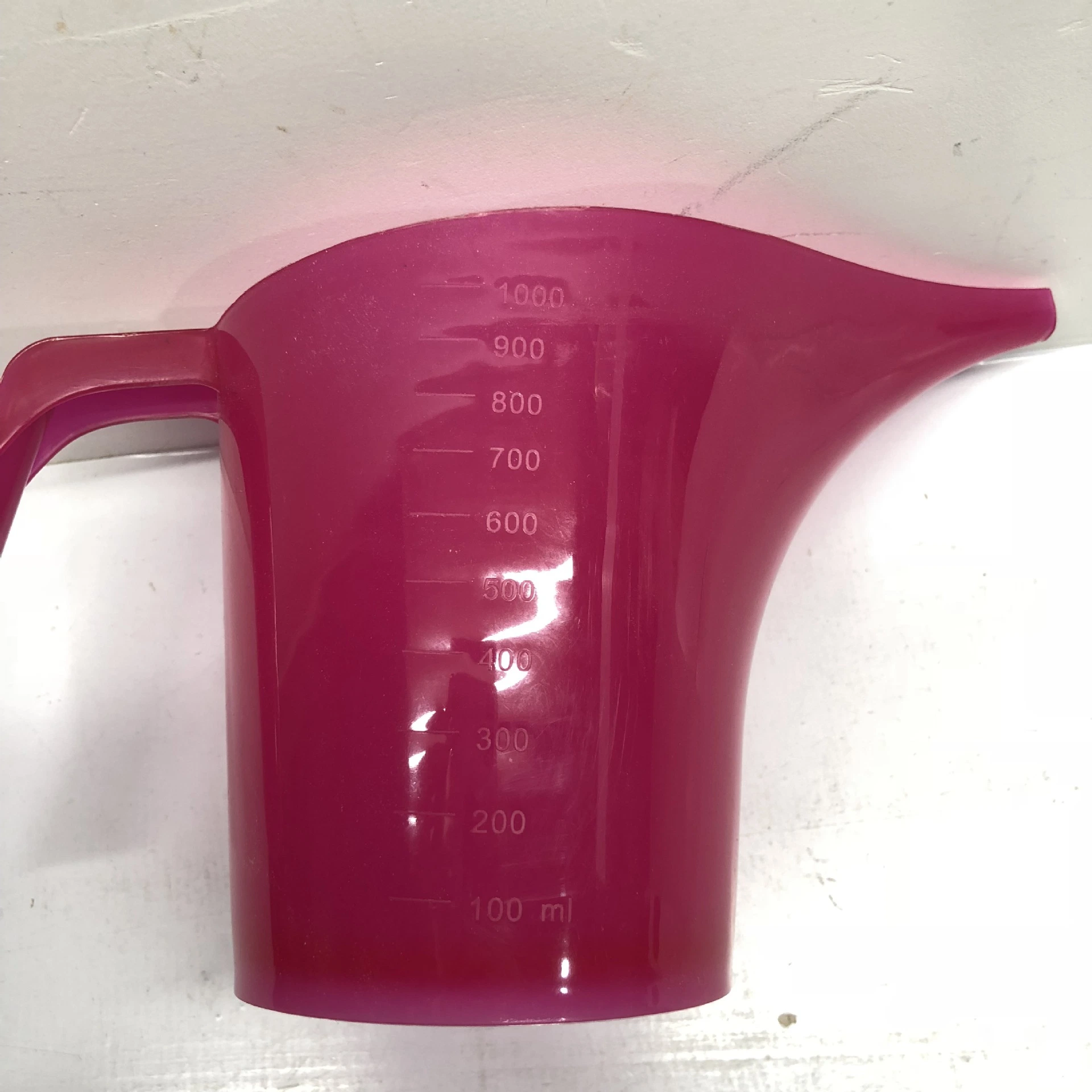 Goldenwell 1000ml Plastique PP versant Pitcher avec les mesures d'entonnoir