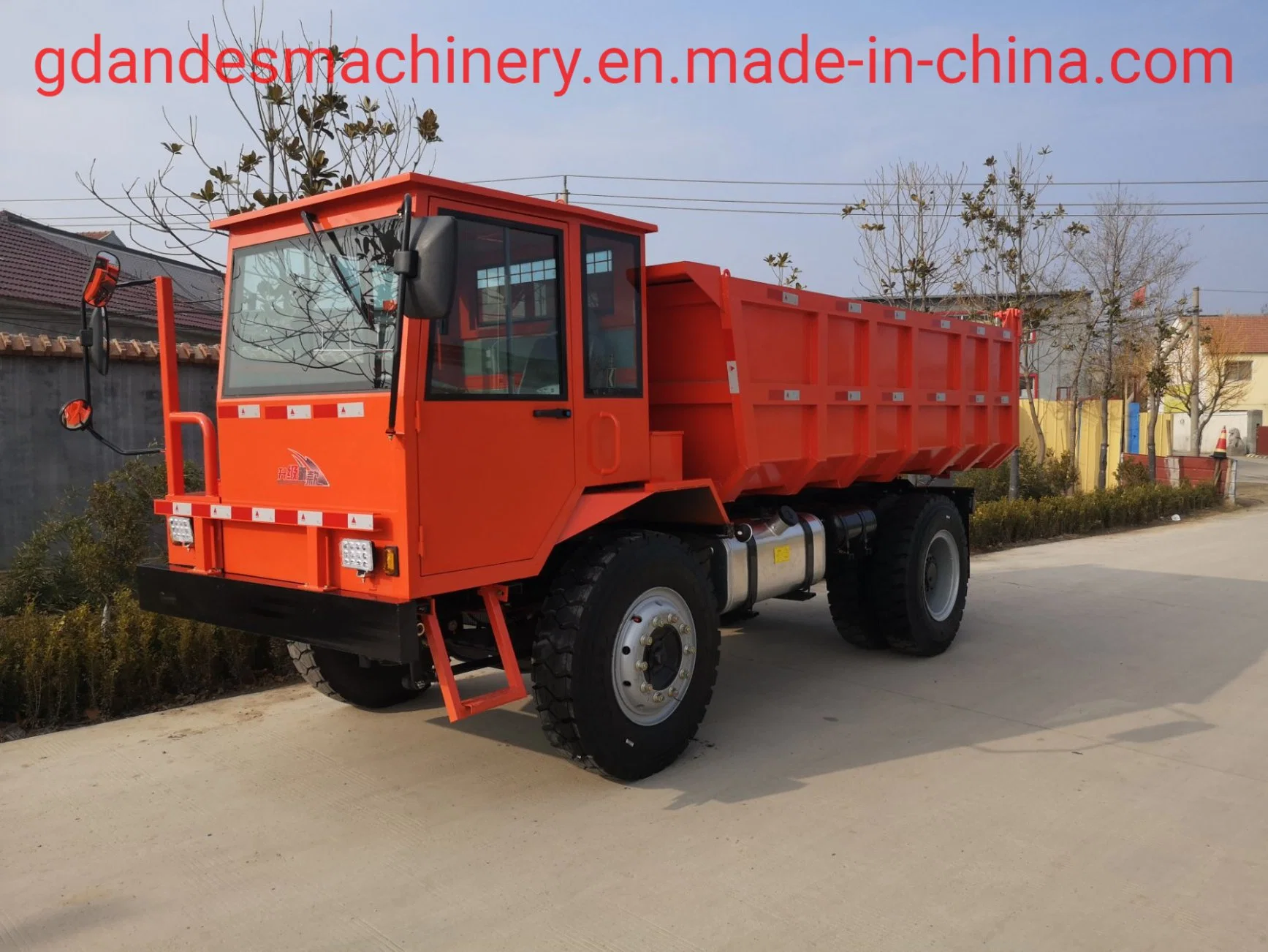 Low Cost Self-Loading Mini Dumper/Four Wheel Mining Truck Mine Dump Truck with Double Hydra 4X4 Wheel Tipper Truck/Farm Tractor 4 Wheel Small Tipper