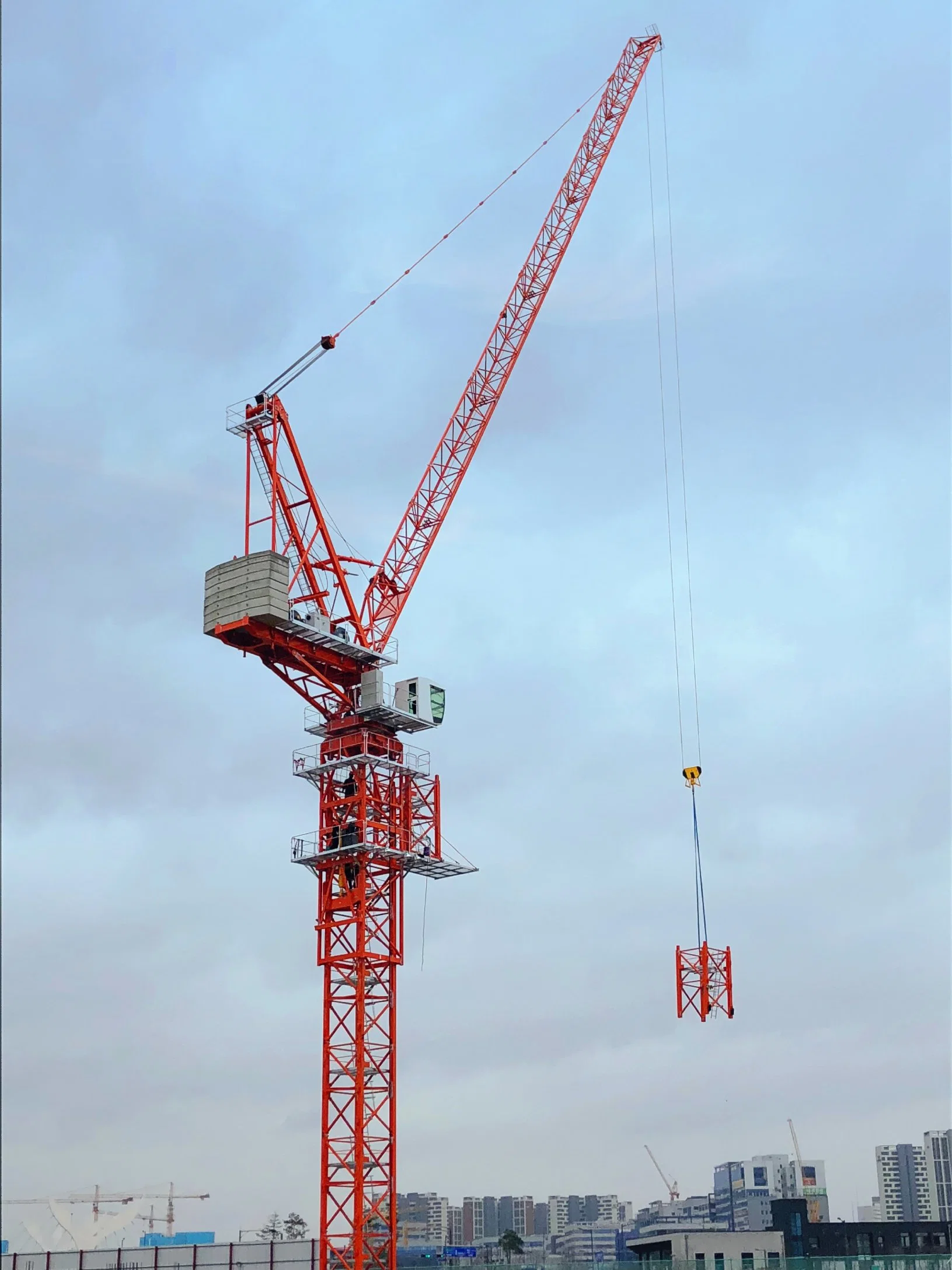 Sun Professional Manufacturer Qtd6048 Ton High-Luffing Tower Crane Building Equipment Length 60 Meters Max Load 25t