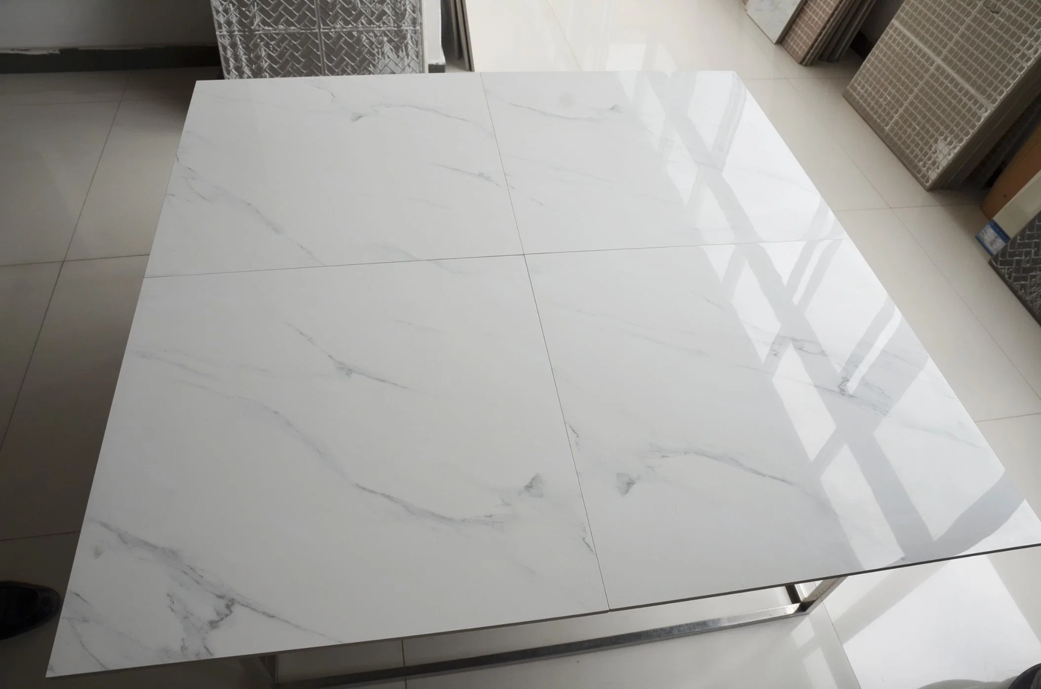 Mejor Precio hecho en China Casa decoración material de construcción Baño Cocina Blanco Cerámica mármol Piedra totalmente pulido Porcelana vidriada Vitrified Baldosas de pared de suelo