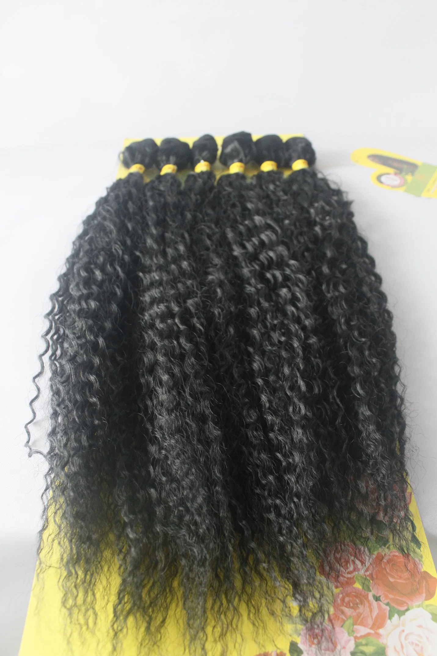 Extensión sintética resistente al calor Curly Fibra suave de alta calidad Cabello de paquete sintético