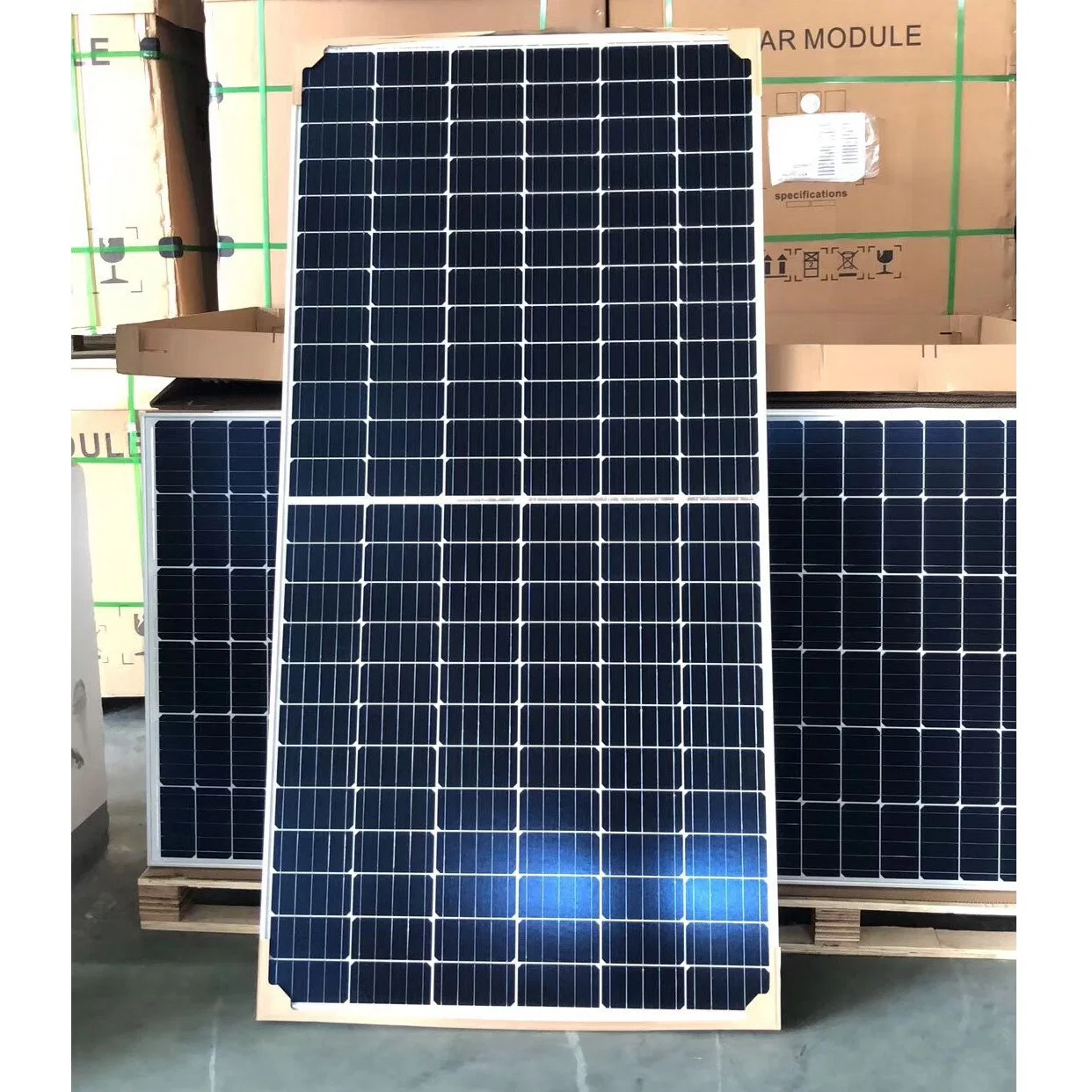 Garantie de 25 ans Yangtze 660W 670W 680W 690W 700W Panneau solaire monocristallin à demi-cellules PV pour système d'énergie solaire avec CE TUV Ice ISO