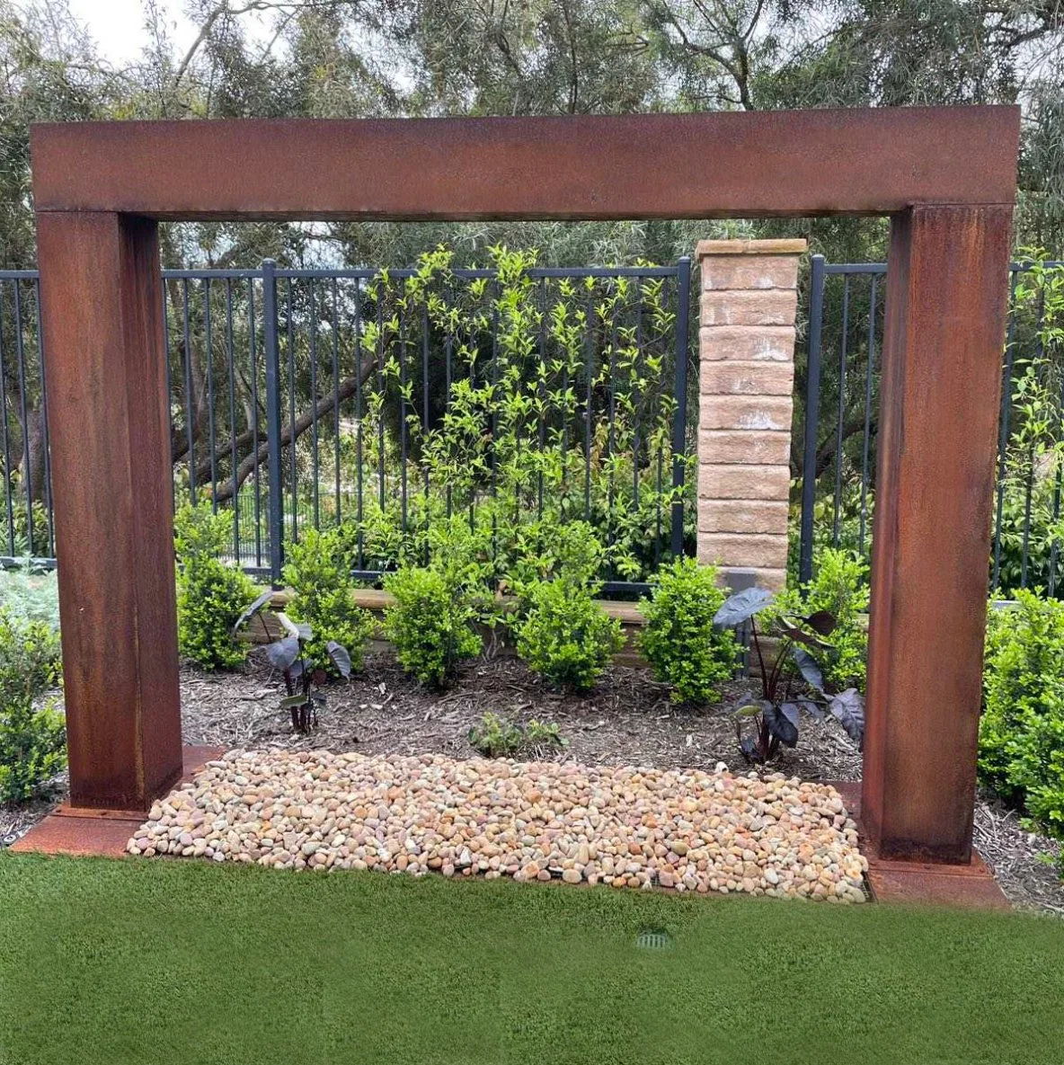 Modern Outdoor Rain Shower Fountain Corten Steel Water Feature Rain Curtain