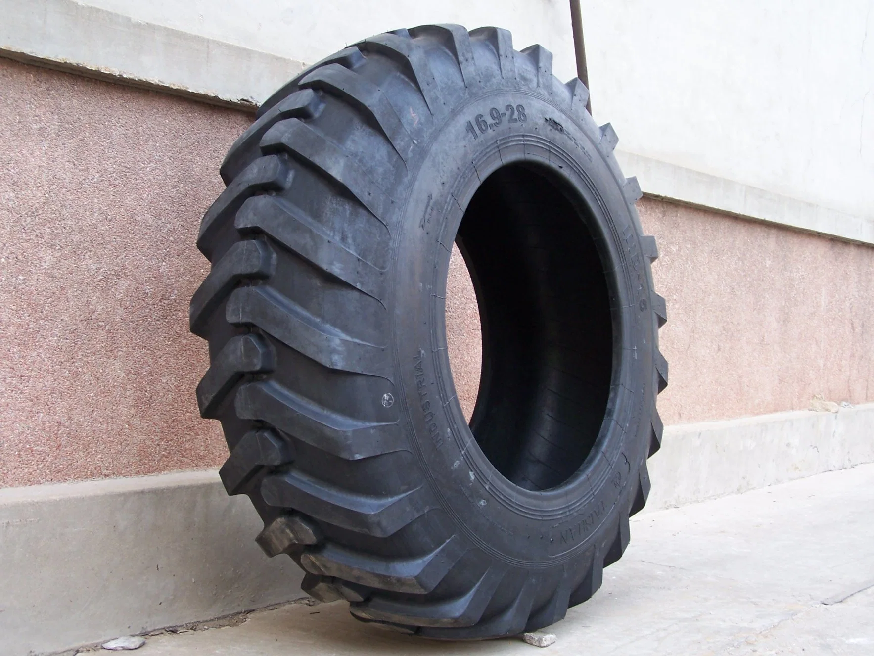 11.2-24 13.6-28 14.9-24 14.9-28 16.9-28 Tt Tractor Tire/Tractor Tyres/Farm Tires/Agriculture Tires/Agriculture Tyres/Agricultural Tires/Agricultual Tyres (R-1)