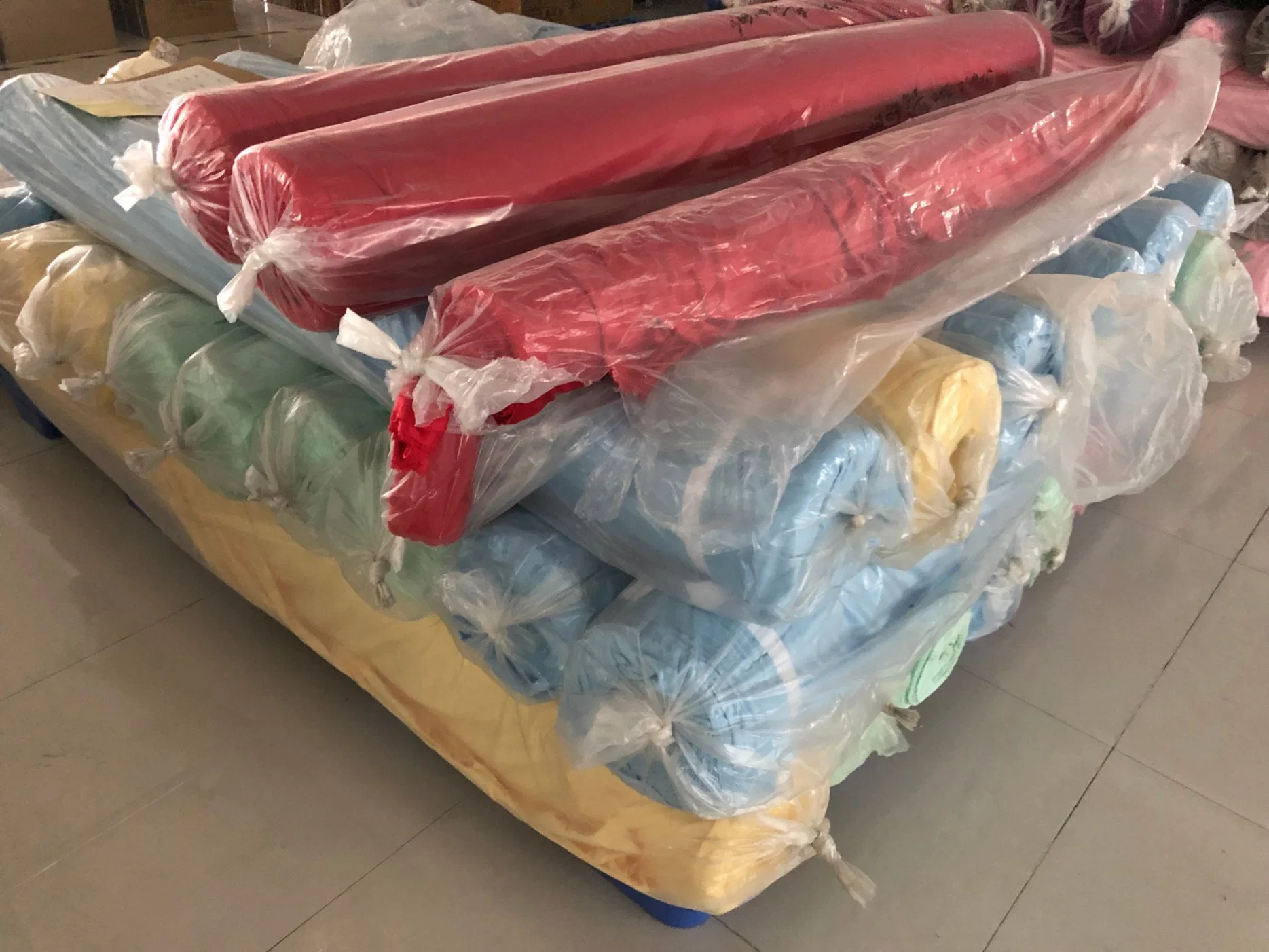 Pack tissu microfibre en rouleaux plus de couleur selon Pantone Numéro