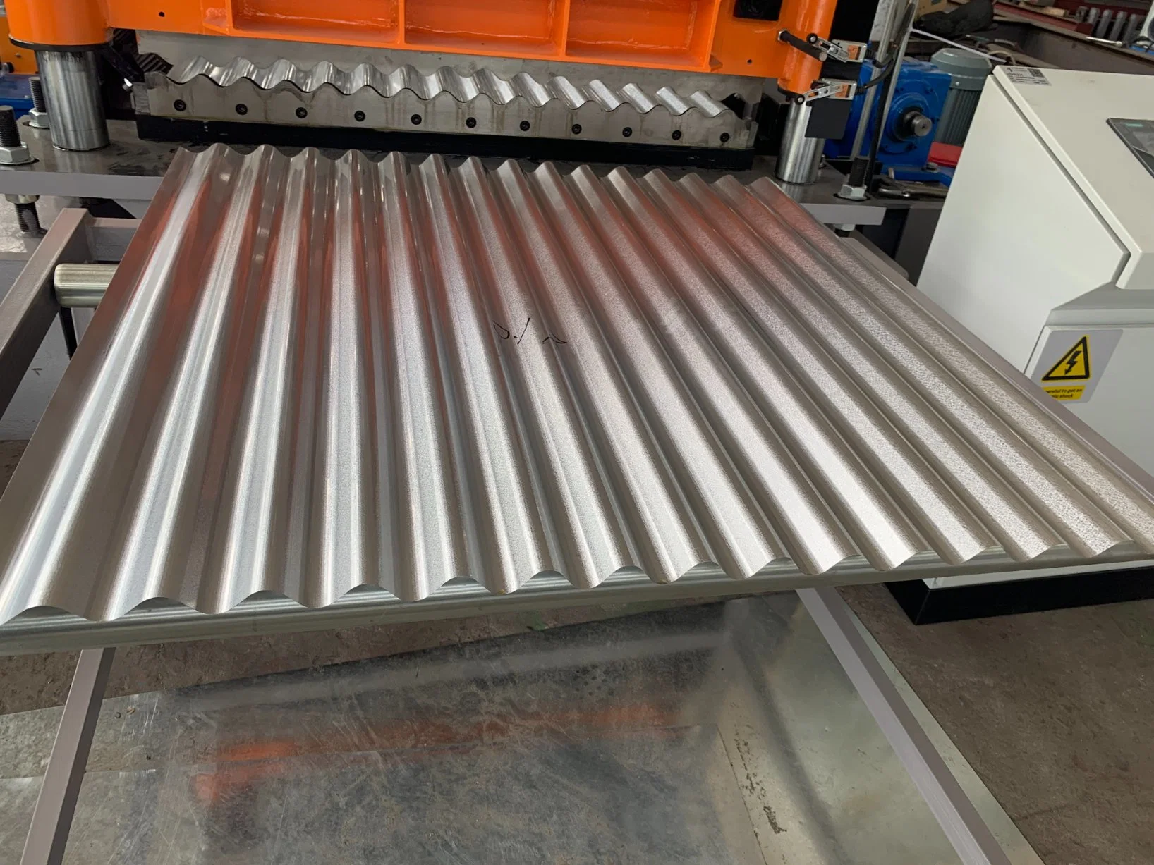 Prime Hot Dipped Galvalume Aluzinc 55% Aluminium Corrugated Steel Roofing Sheet Price From China Cold Rolled Iron Metal Zinc Coated Greenhouse Building Material