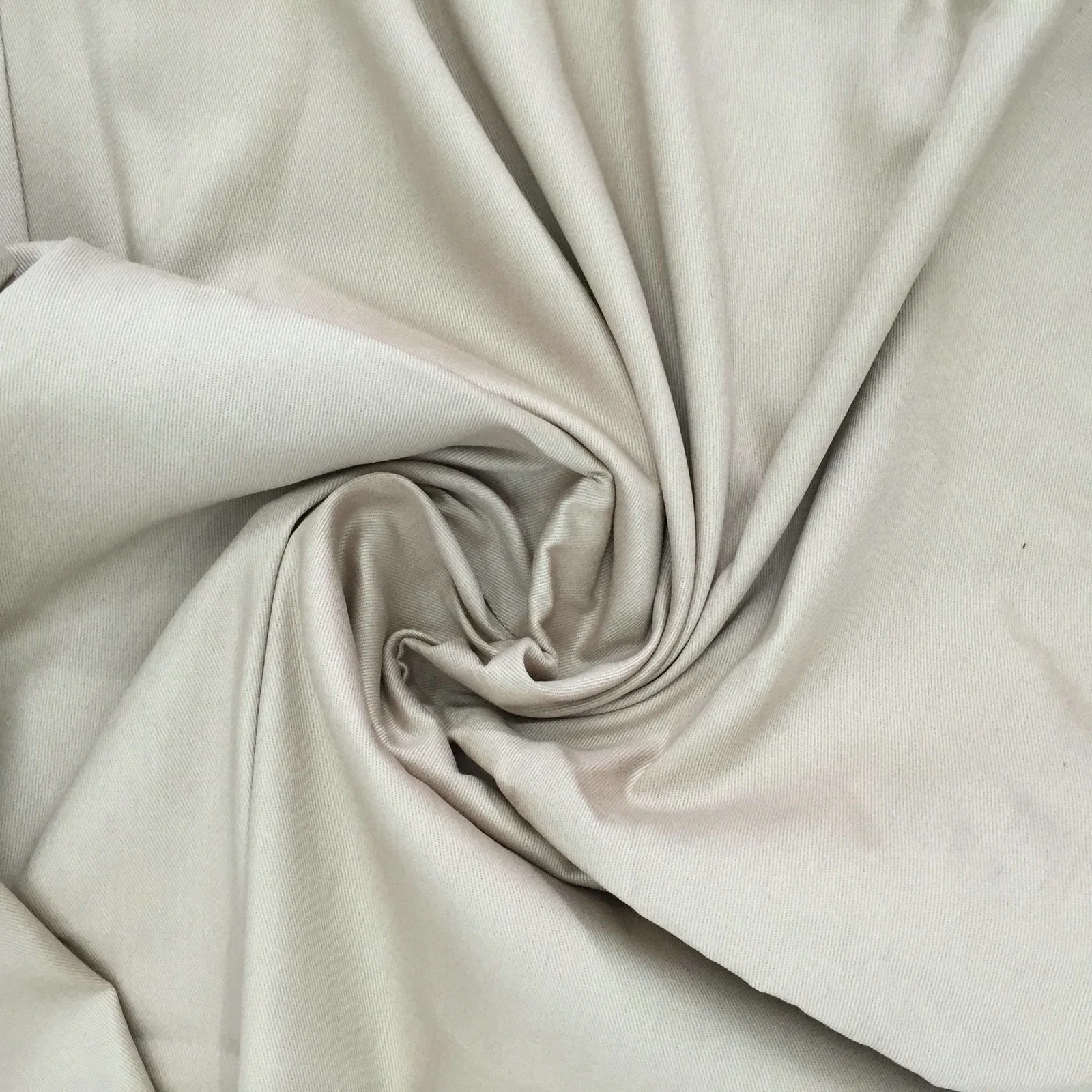 Fashion Stock Textile Cotton Woven Fine Twill Plain Dyed Fabric for Garment