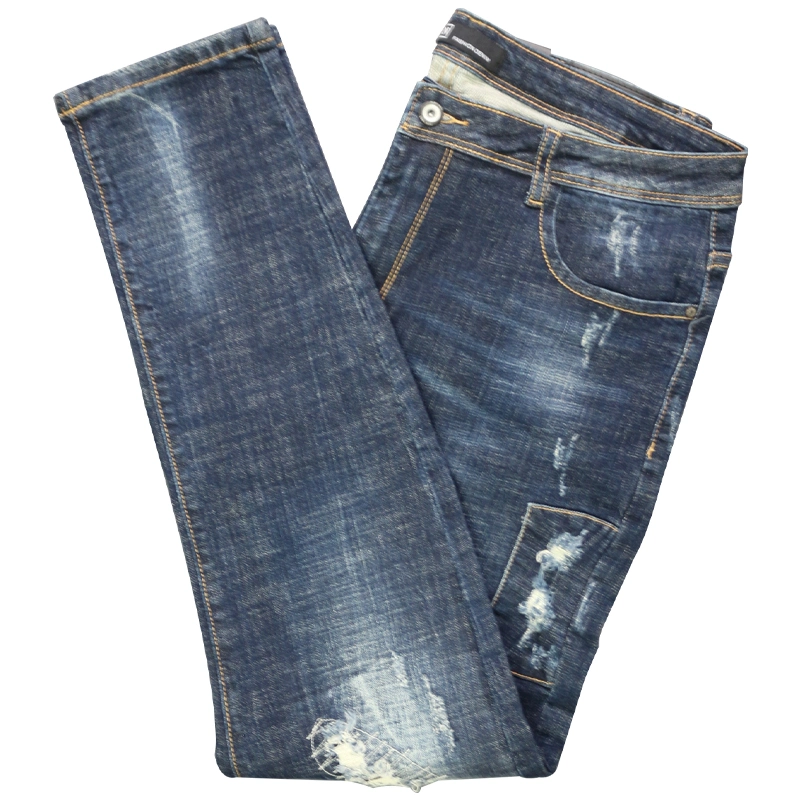 Calças jeans masculinas azul claro em denim.