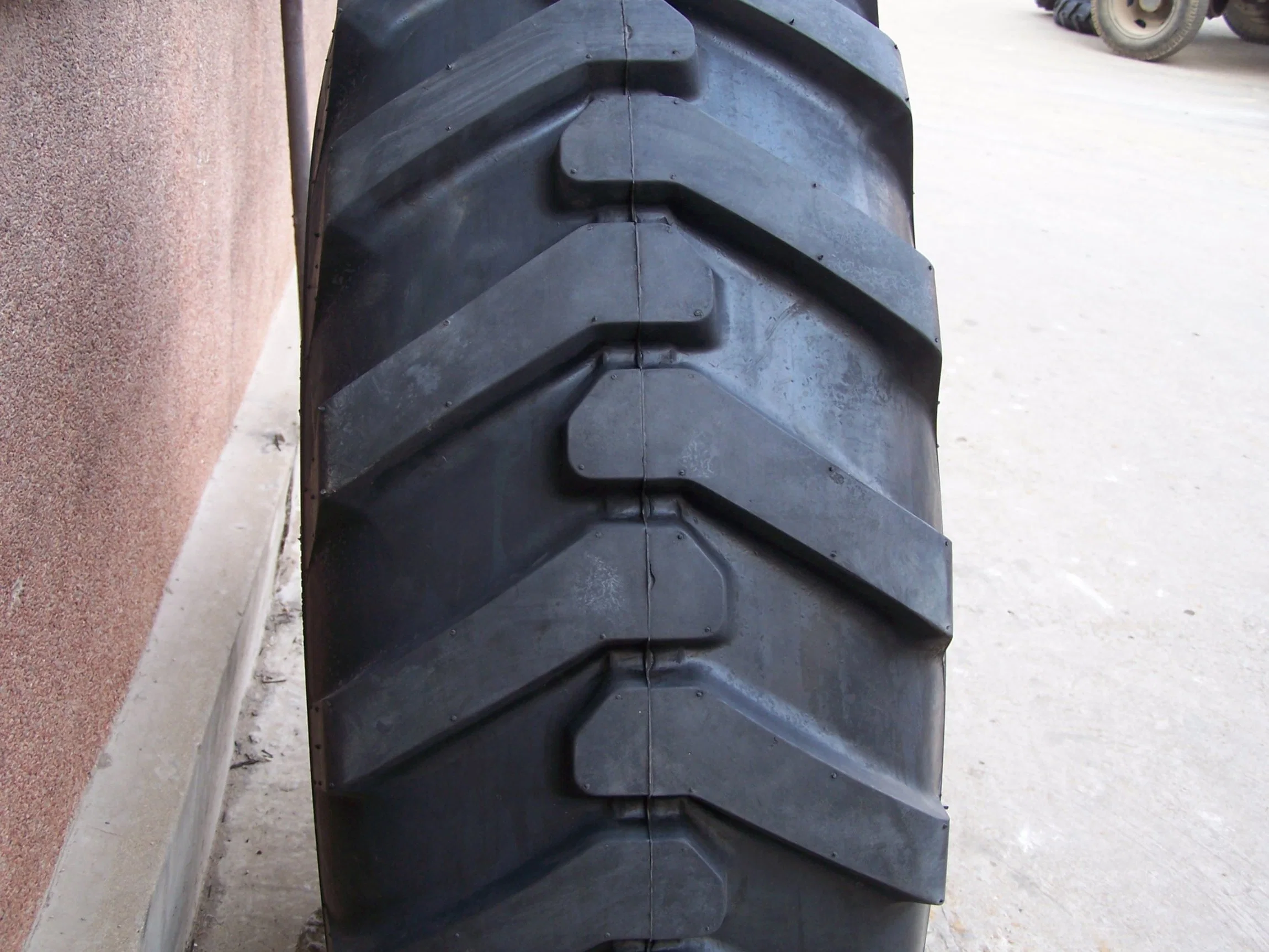 11.2-24 13.6-28 14.9-24 14.9-28 16.9-28 Tt Tractor Tire/Tractor Tyres/Farm Tires/Agriculture Tires/Agriculture Tyres/Agricultural Tires/Agricultual Tyres (R-1)