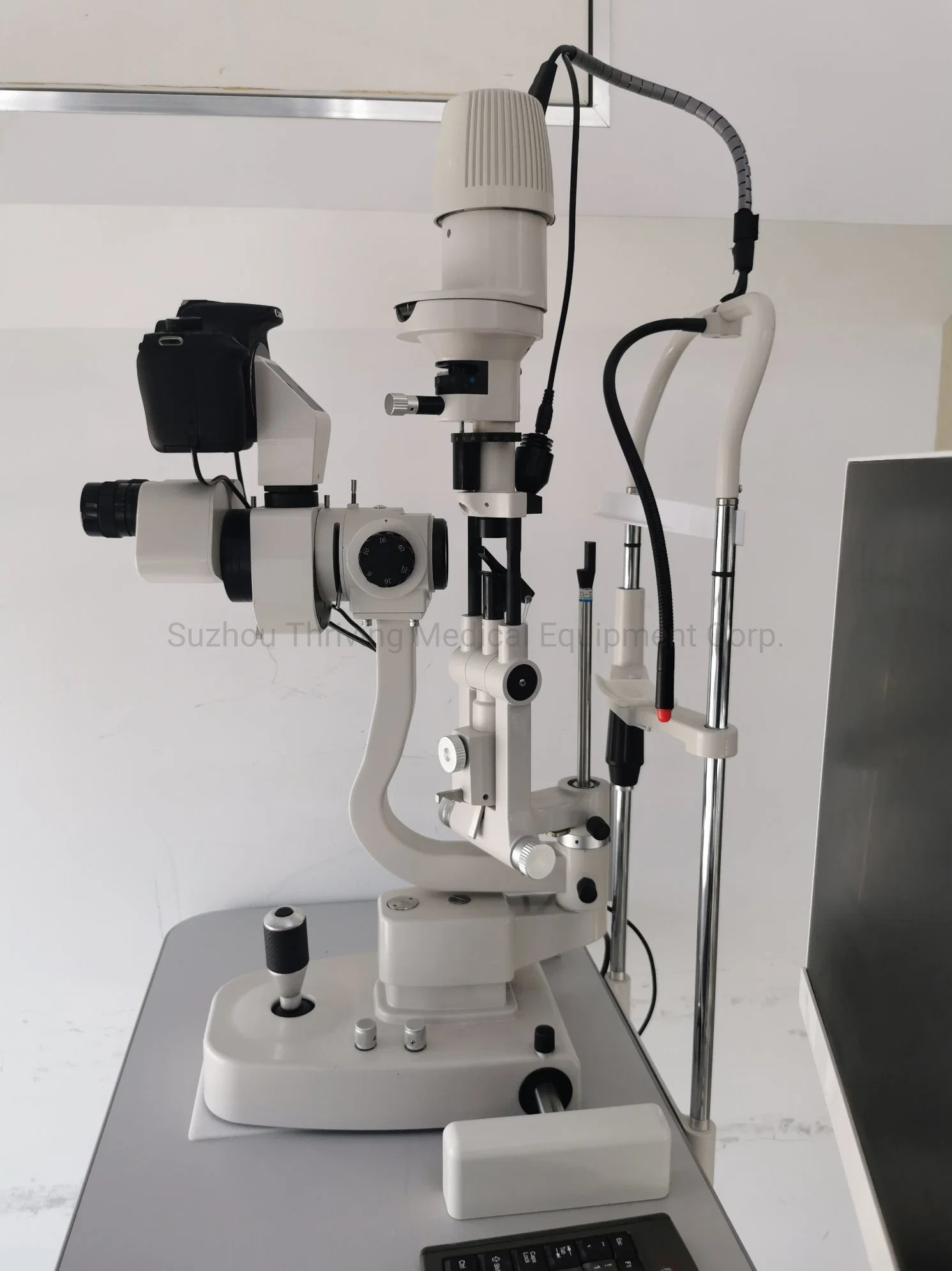 China Ophthalmic Instrument Medical Instrument Digital LED MicroScope Lamp مع الكاميرا الرقمية