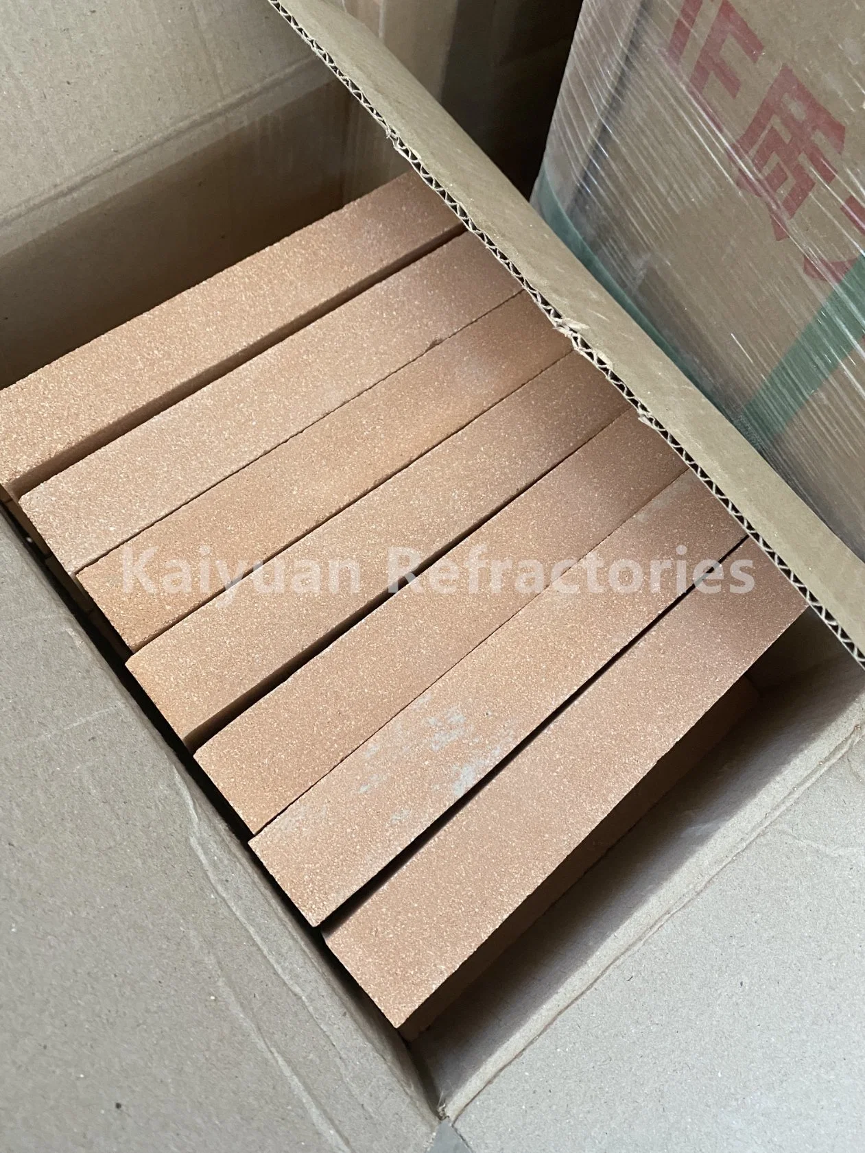 China Hersteller 18% Al203 Feuerclay Brick Bd 0,6g/cm Feuerfester Block Leichte Isolierung Feuer Ton Steine