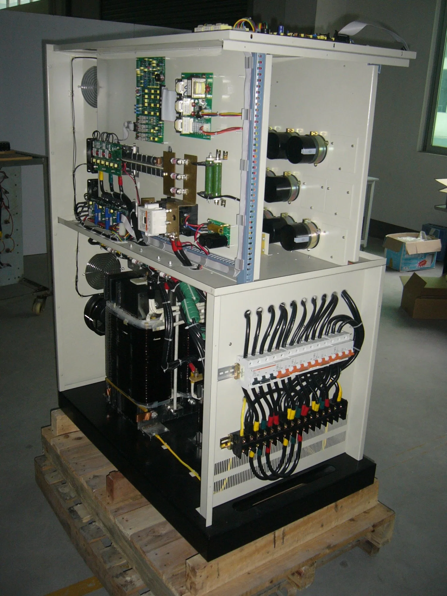 Tc120kVA 3: 1 True On-Line Double Conversion Design USV bietet alle Power Protection