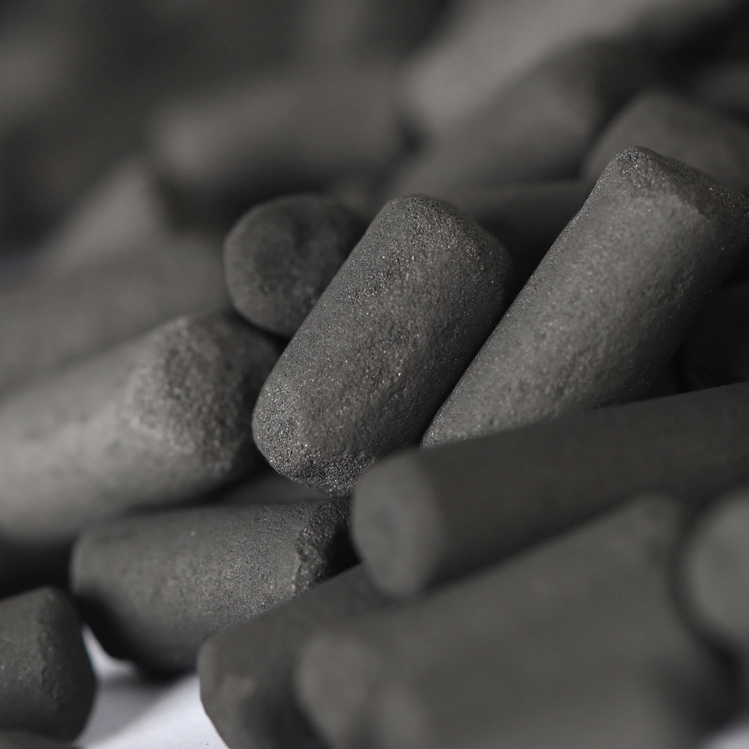 500 Kg Per Cubic Meters Bulk Density Black Coal Columnar Activated Carbon Applied in The Field of Gas Purification