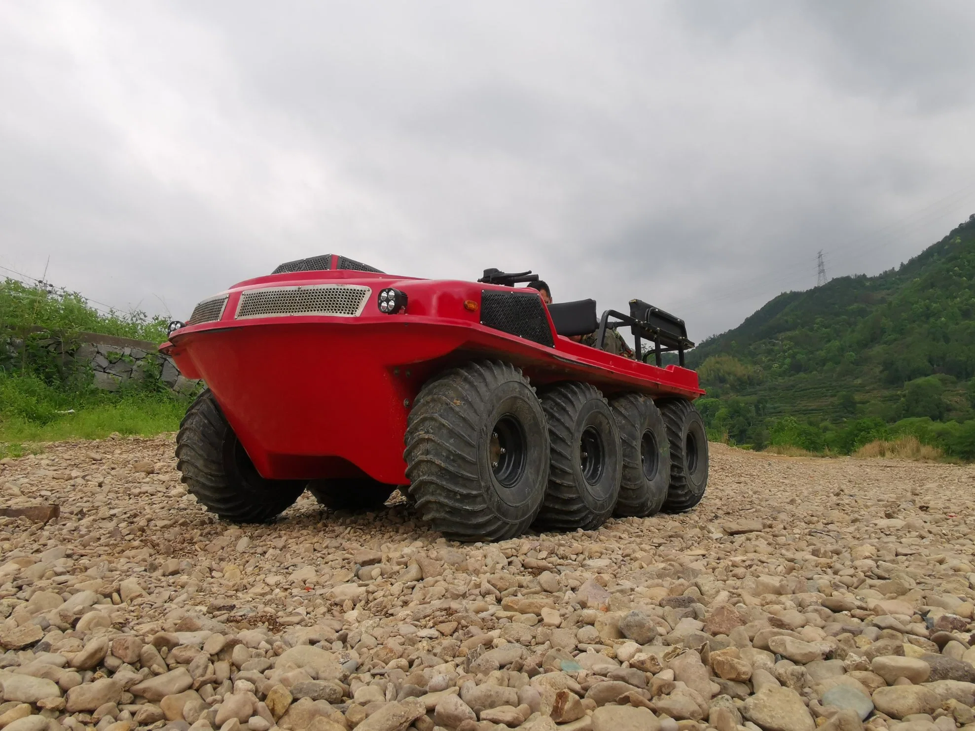 Euro 4 Emission Standard Amphibious Cargo Truck All Terrain Vehicle