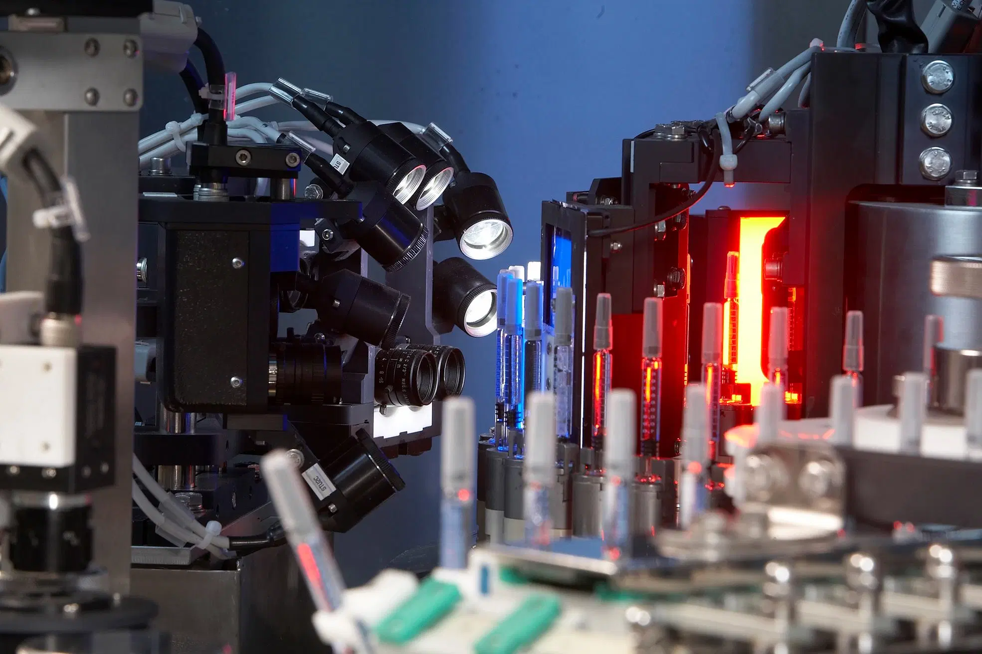 Machine d'inspection automatique des bouteilles en verre et en plastique