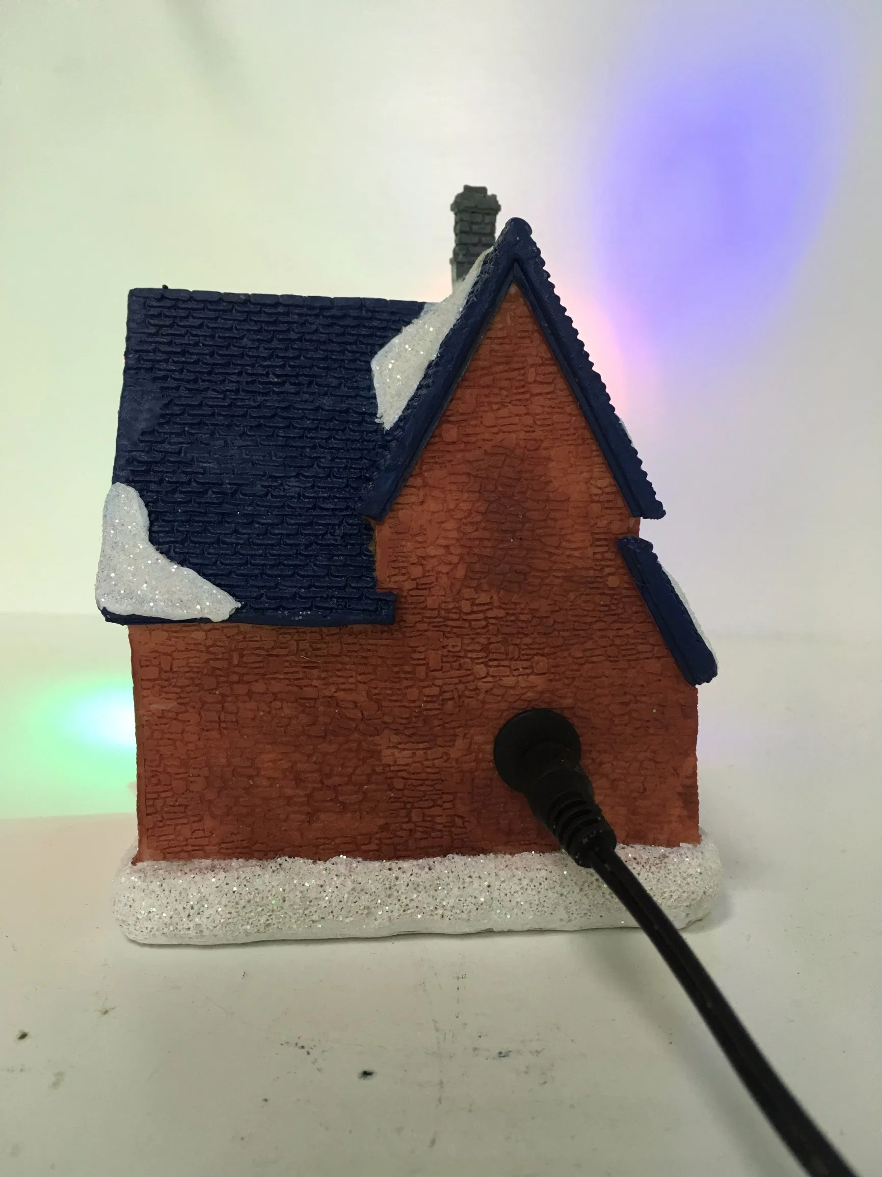 Hot Sale Christmas Decorative Resin Christmas House with Light