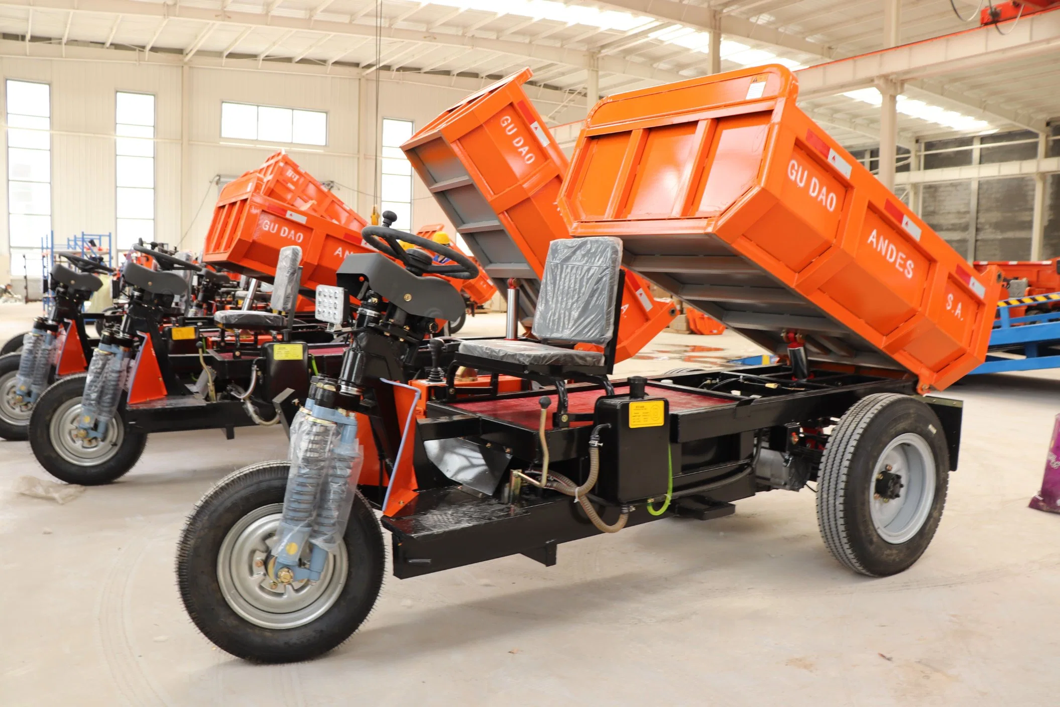 محرك ديزل Mini Dumper 4X4 بقدرة 4 أطنان على اليسار محرك ديزل Trike /Mini Dumper 4X4 على اليسار مثلثات موتور الدفع اليدوي