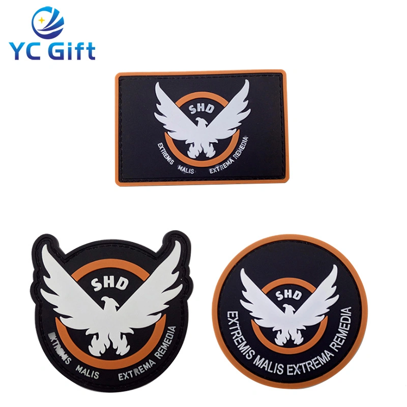 Kundengebundene Mode-Bekleidungsetikett Dekoration Embleme Kunststoff PUBG PVC-Patches Gummi Sticker Gun Military Patch Garment Zubehör mit Klettverschluss