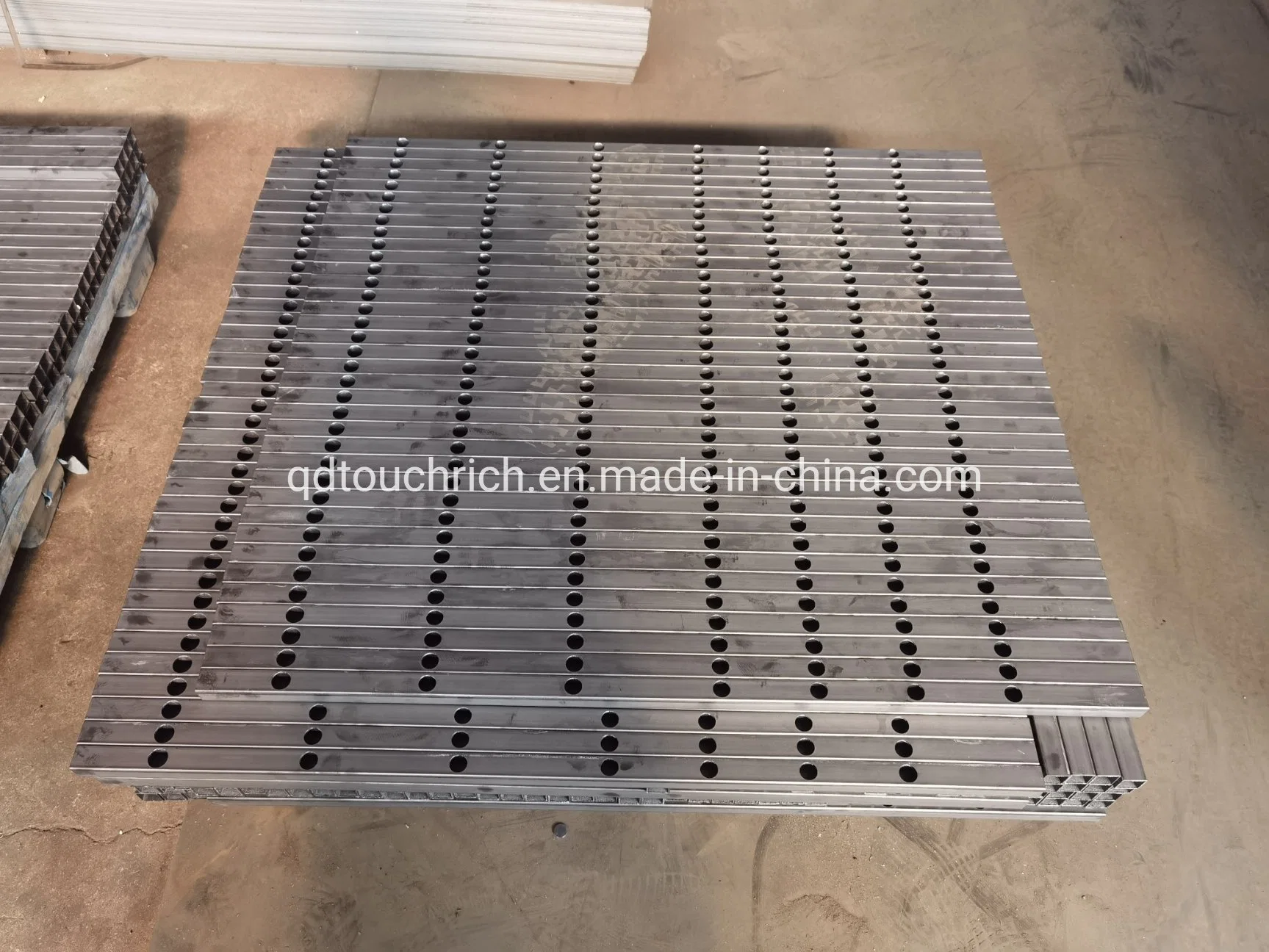 OEM Factory Customize Metal Fabrication Laser Cutting Service Rhs Steel Tubes