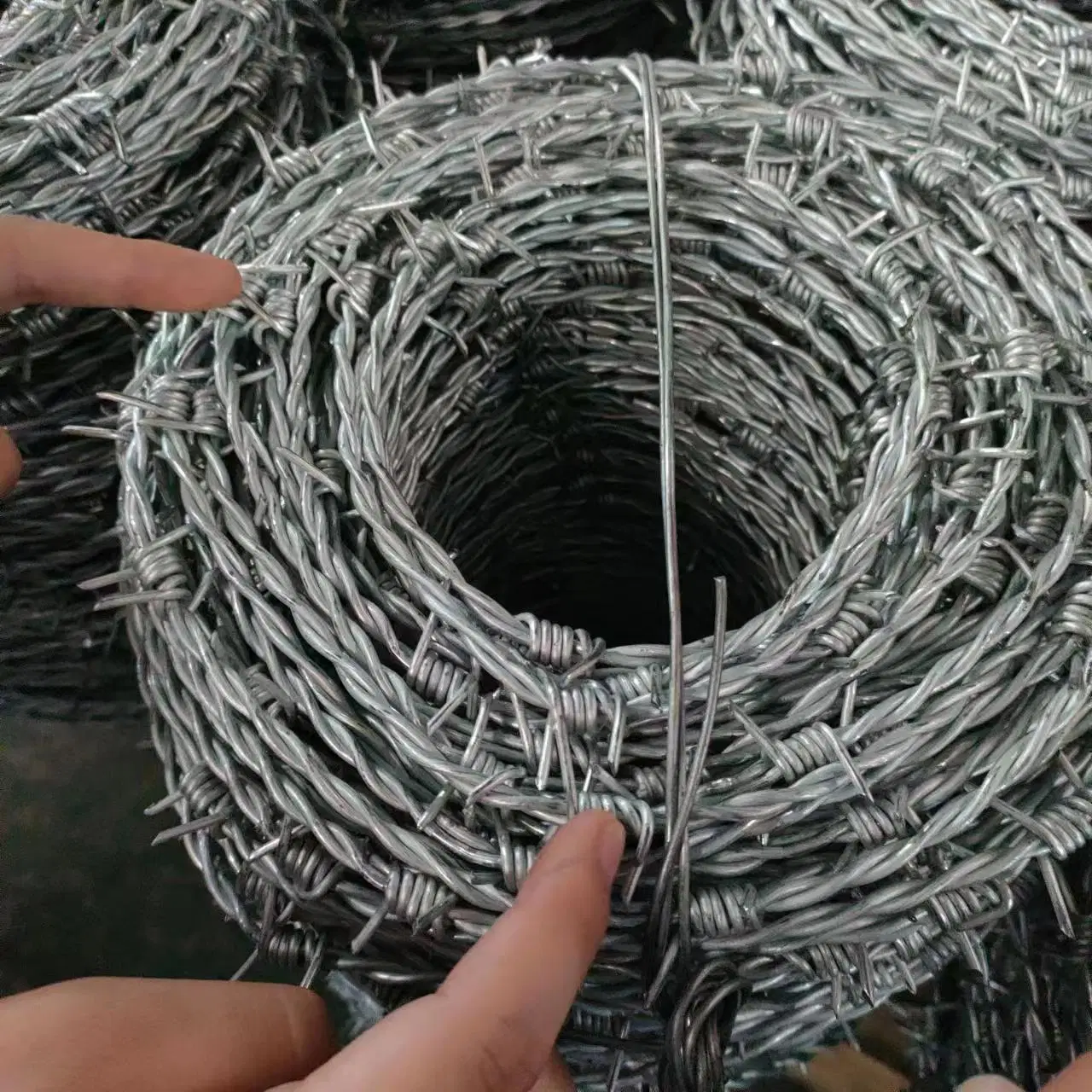 Hot Sale Barbed Steel Wire Anti Theft Barbed Wire Mesh