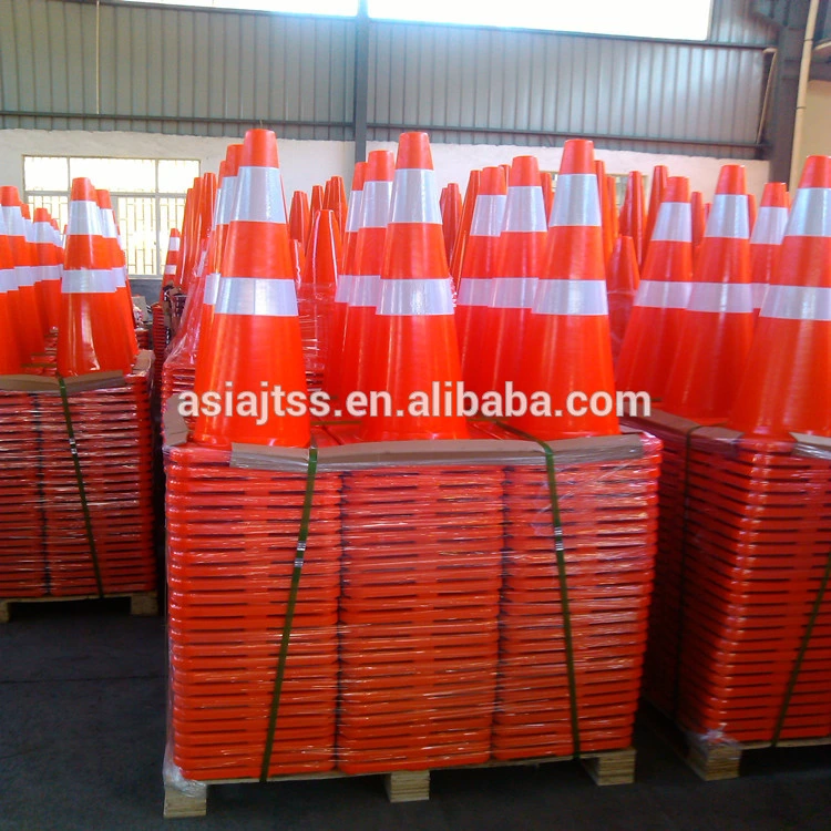 Professional Manufacturer Traffic Road Safety Black Base PVC Traffic Cone 70cm