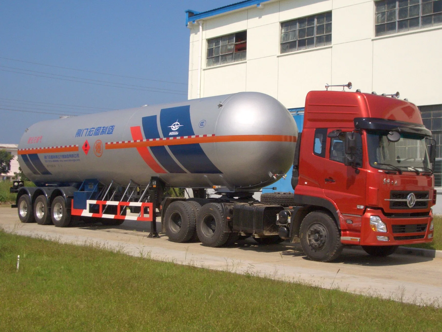 Tri-Axle Air Suspension LPG Pressure Tank Semi Trailer for Sale