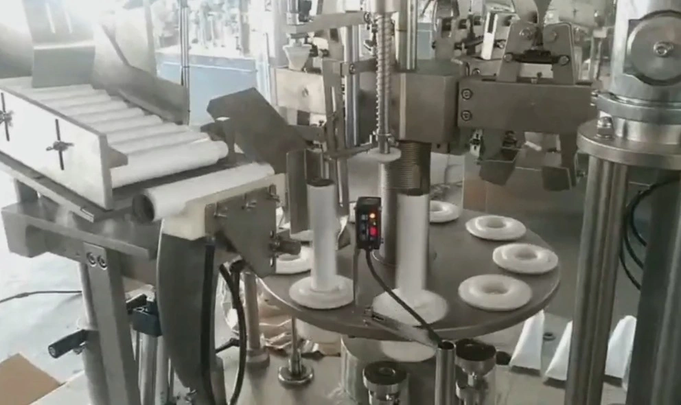 Máquina automática de llenado y sellado de tubos de crema cosmética