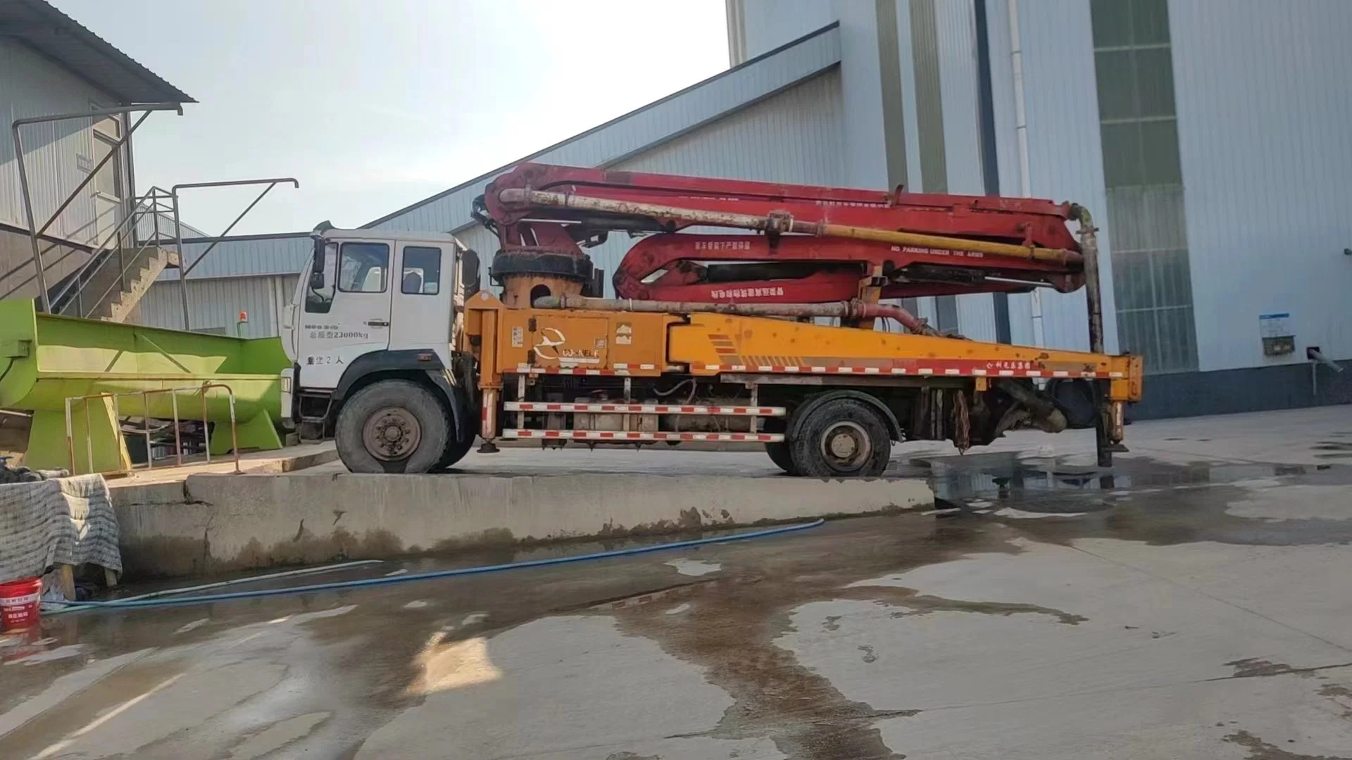 Sinotruk M5g Styer 4X2 37m 38m 40m Concrete Pump Truck for Sale