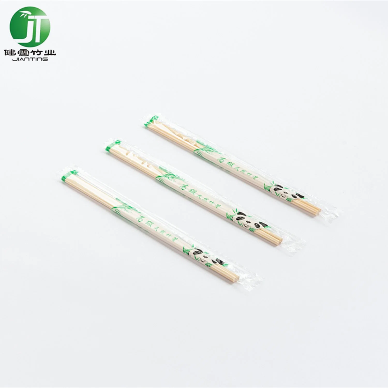 Los Gemelos de bambú palillos con los clientes logotipo para restaurante en un envoltorio plástico