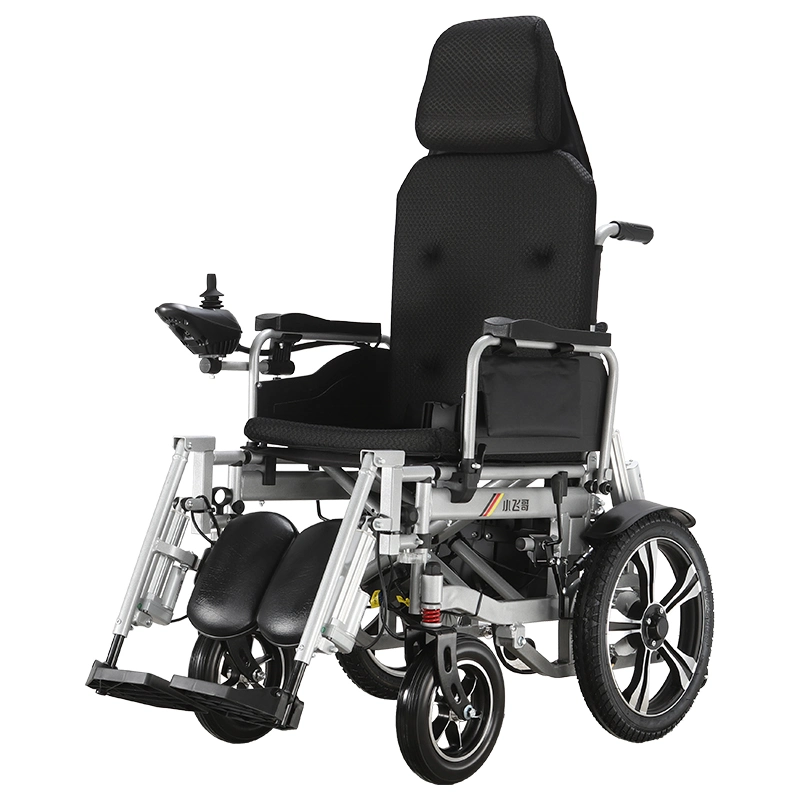 Fauteuil roulant électrique motorisé pliable, robuste et inclinable pour une utilisation en extérieur.