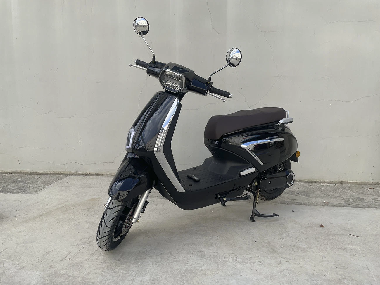 Cheap Factory Price 2000W Lithium Battery Leisure Electric Scooter Durable Motorcycles Electric Vespa