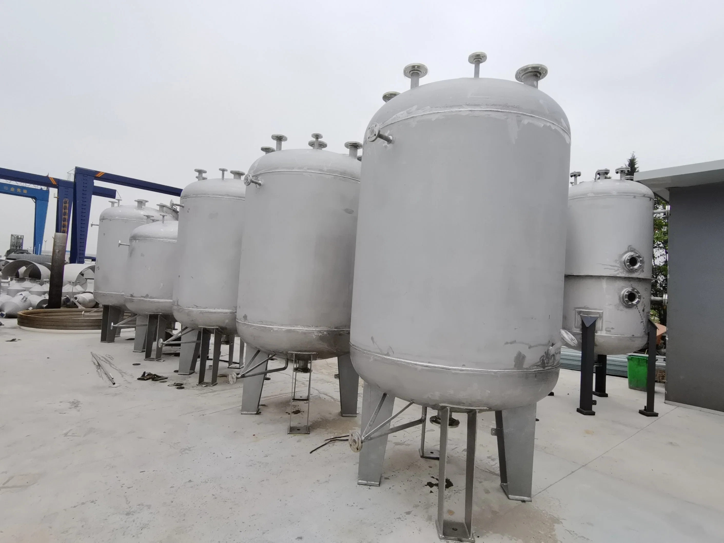 Heating and Cooling Tanks for Vertical Storage Tanks in The Petroleum Industry