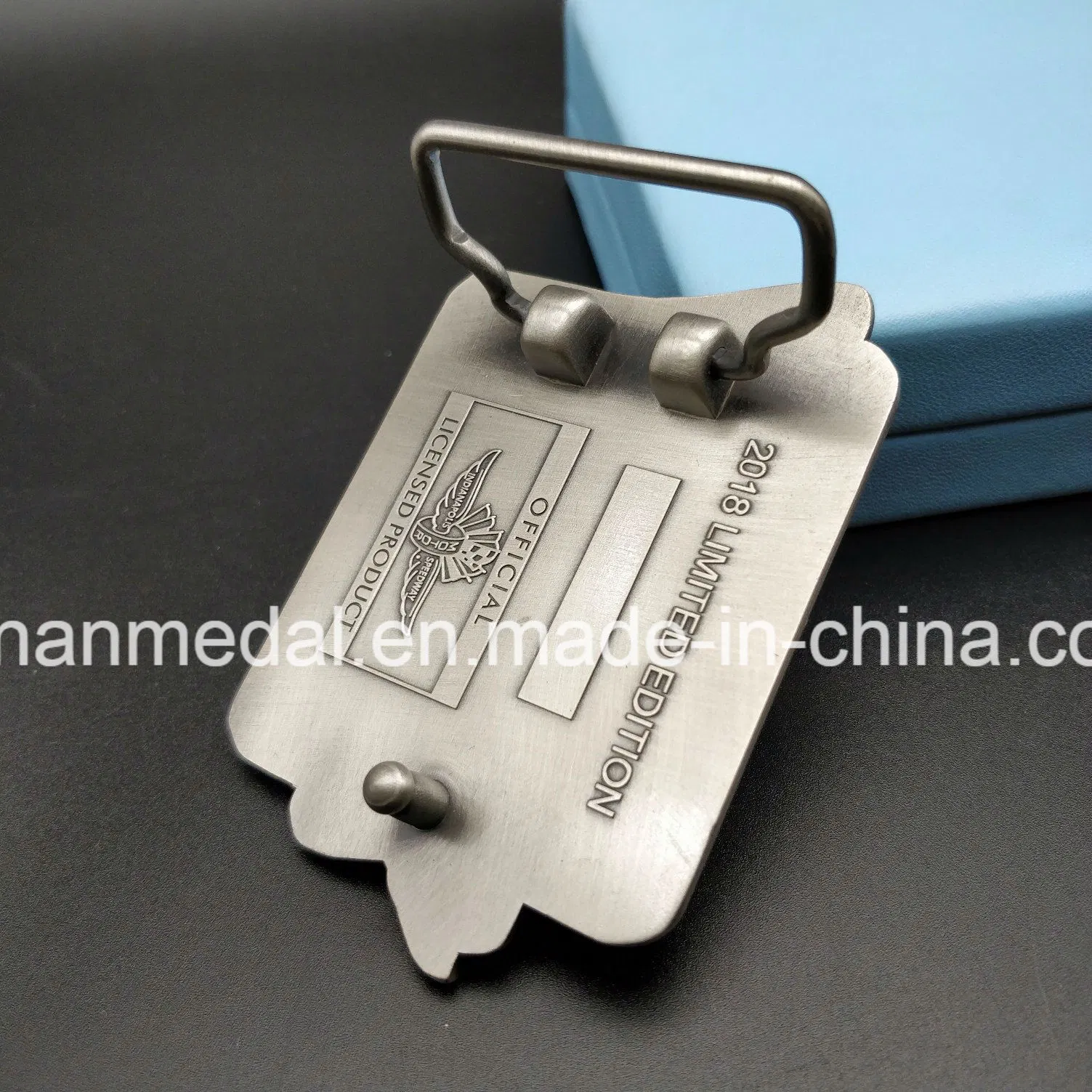 Wholesale/Supplier China Supply Shiny Antique Plating Goal Sliver Custom Metal Belt Buckle