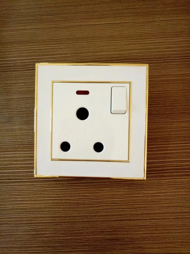 Interruptor de pared y conector hembra de nuevo diseño