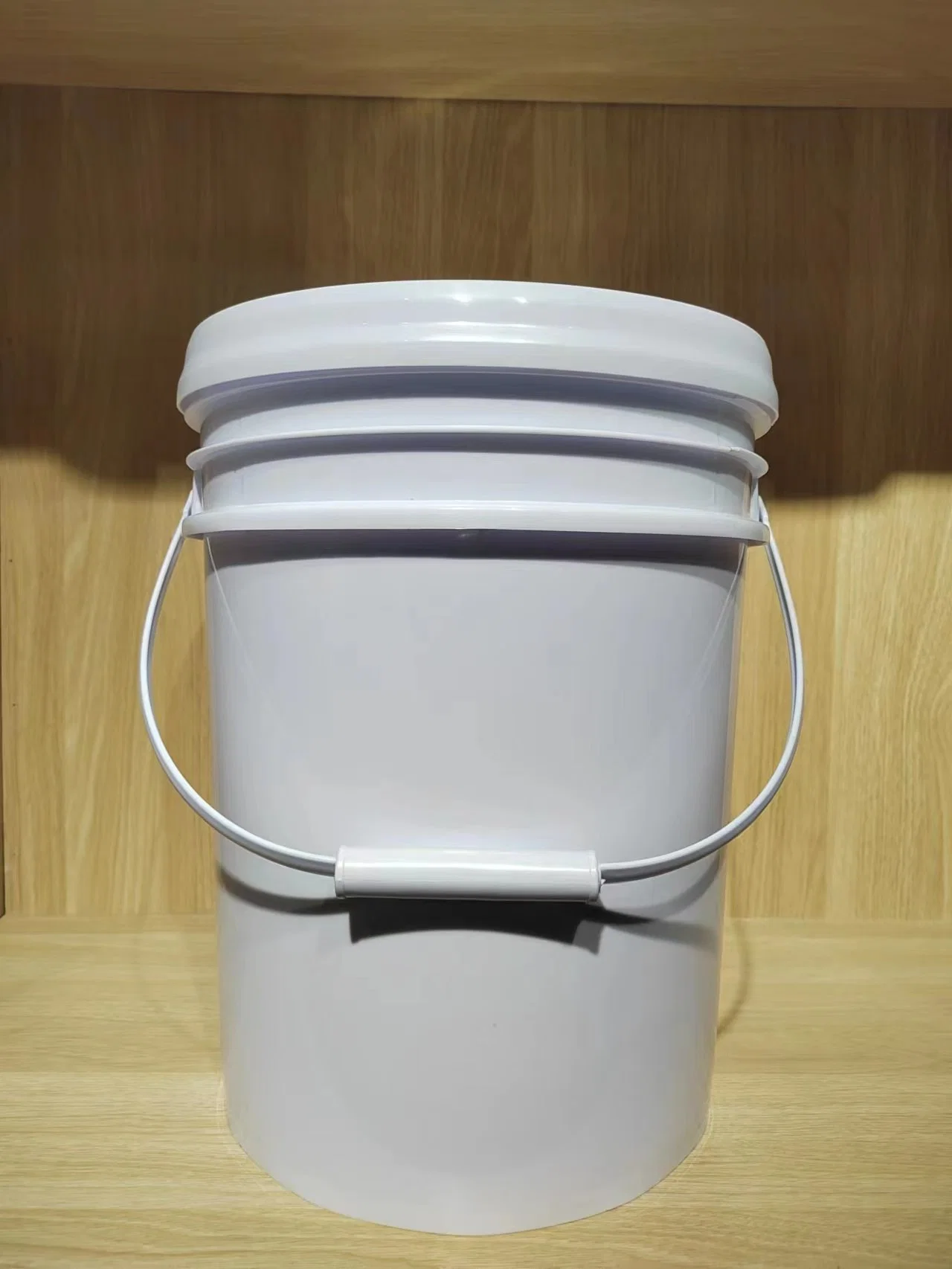 American Style 18 Liter Buckets Food Grade Plastic Paint Bucket with Metal Handles