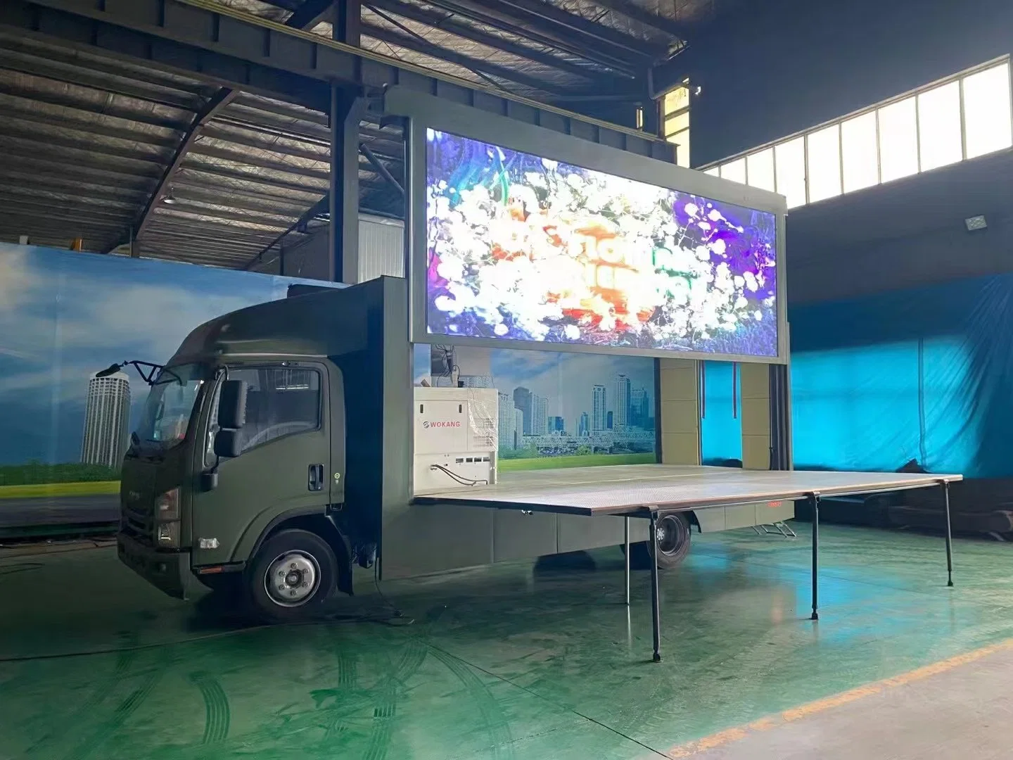 High Contrast Best Dissipation Factory Direct Sell P6 LED Advertising Billboard Truck with Large Stage