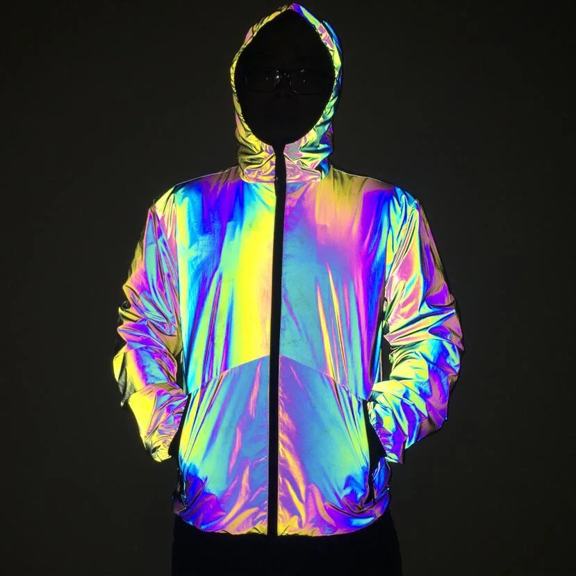 Individuelle Jacke Mit Kapuze Und Reflektierender Nachtdekation Für Den Außenbereich