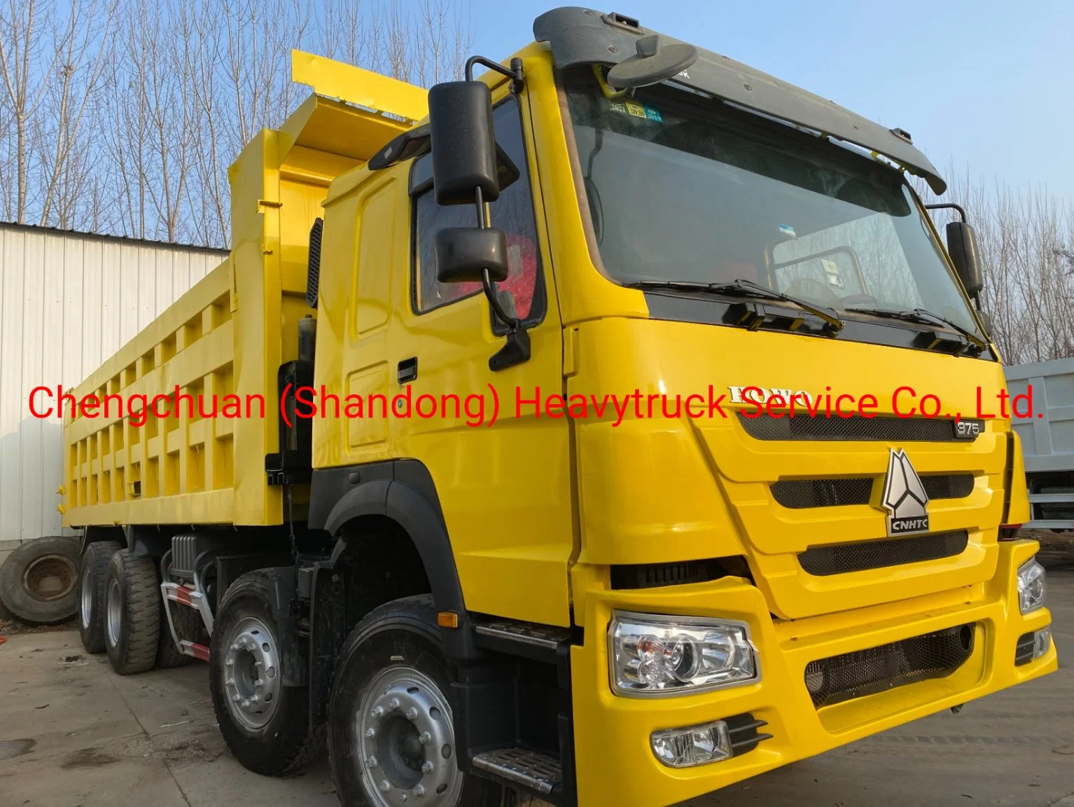 8X4 HOWO Camion-benne utilisé prix d'usine Sinotruck 12 pneus usagés