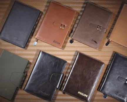 High-End Company Gift with Leather Diary / Key Chain/ Calendar/ Wallet