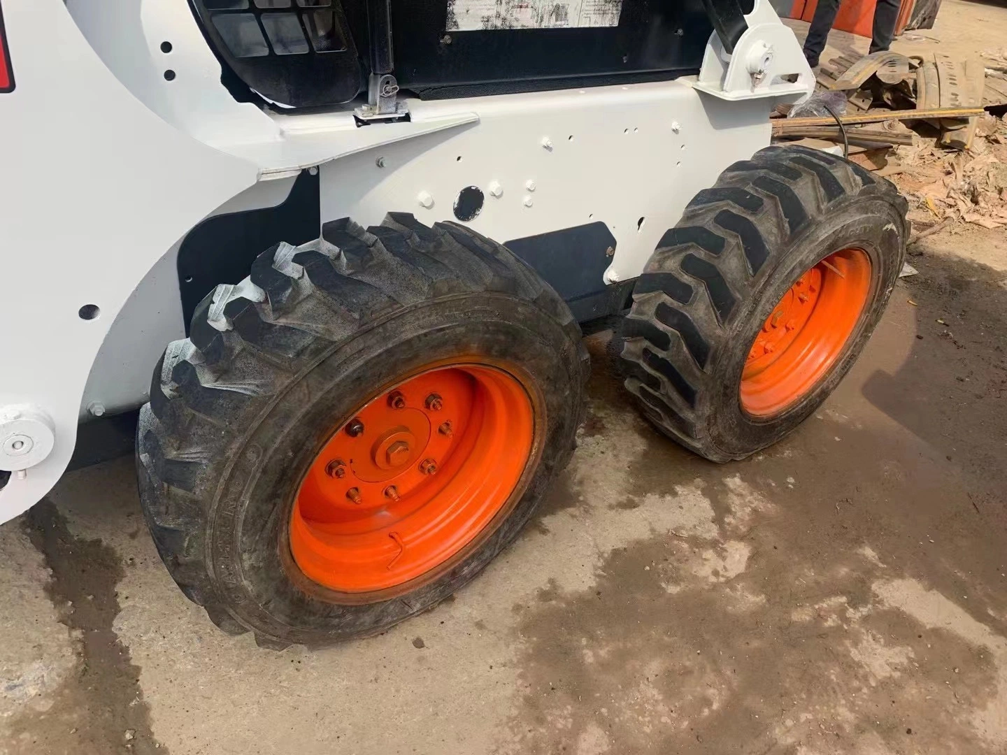 Second Hand Machine Bobcat S300 Steer Loader Backhoe Loader