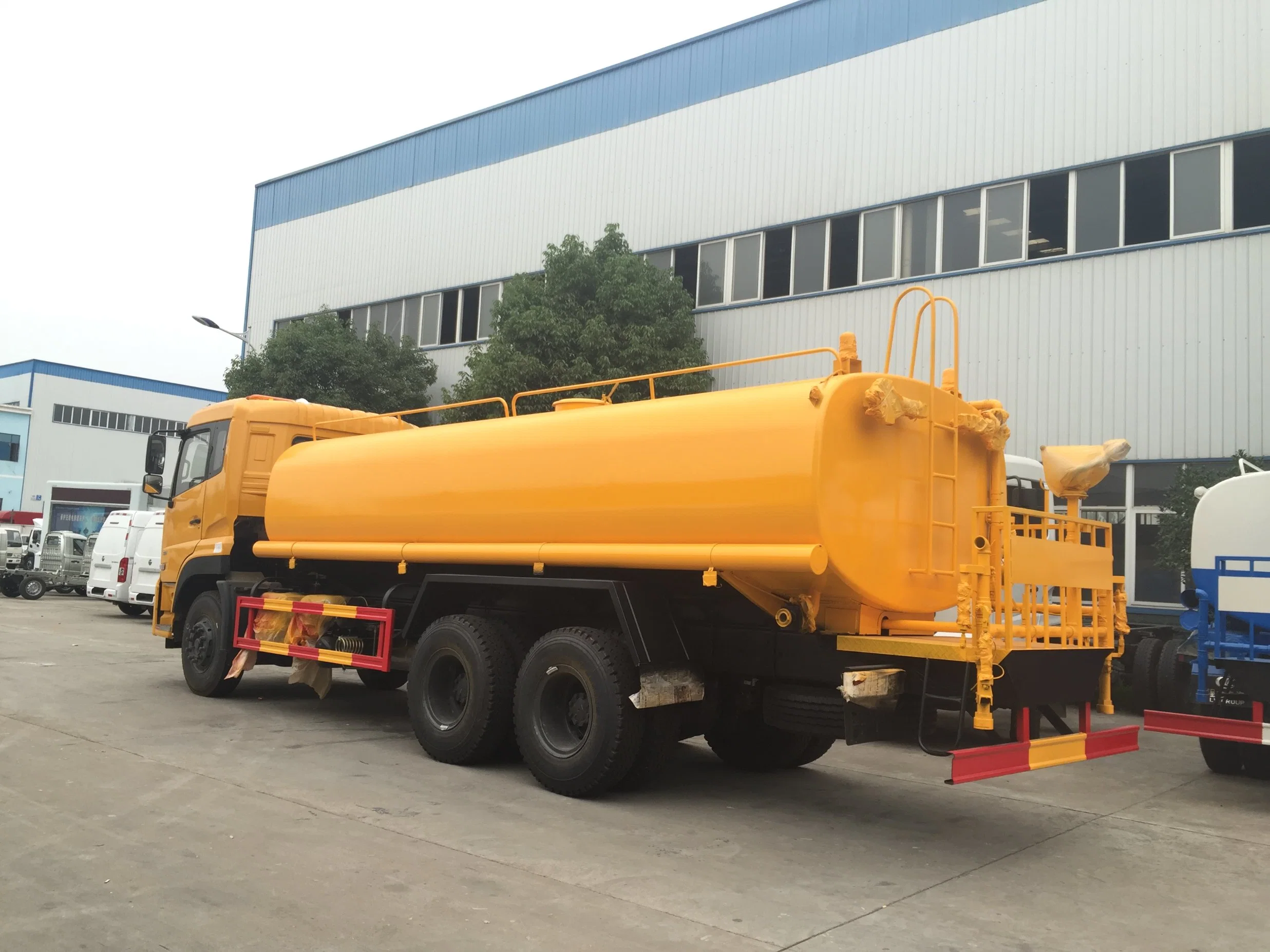 China Dongfegn Heavy Duty 18000L Water Tank Truck Water Bowser Com motor Cummins