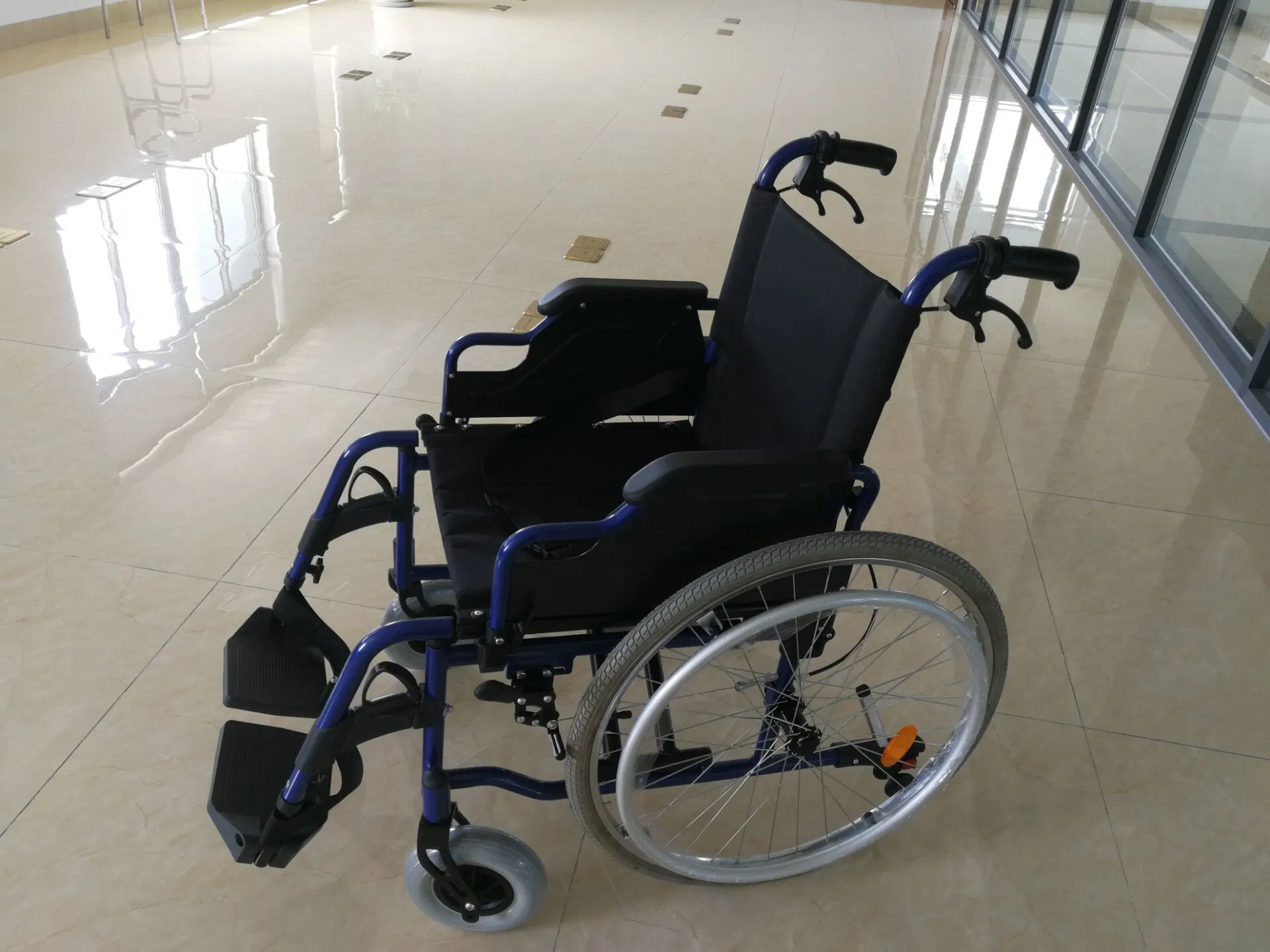 Реабилитационные Home Care Products of Aluminium Manual Wheelchair Manual Wheelchair С функцией переподшивки Детская перекладоная коляска