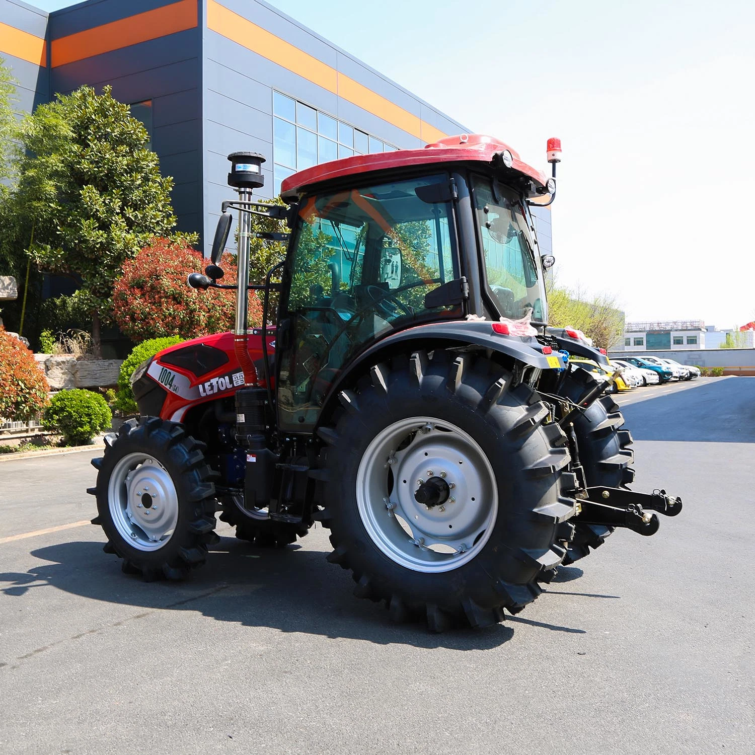 China New Cheap 4WD Farm Tractors with ISO and CE Certified for Sale