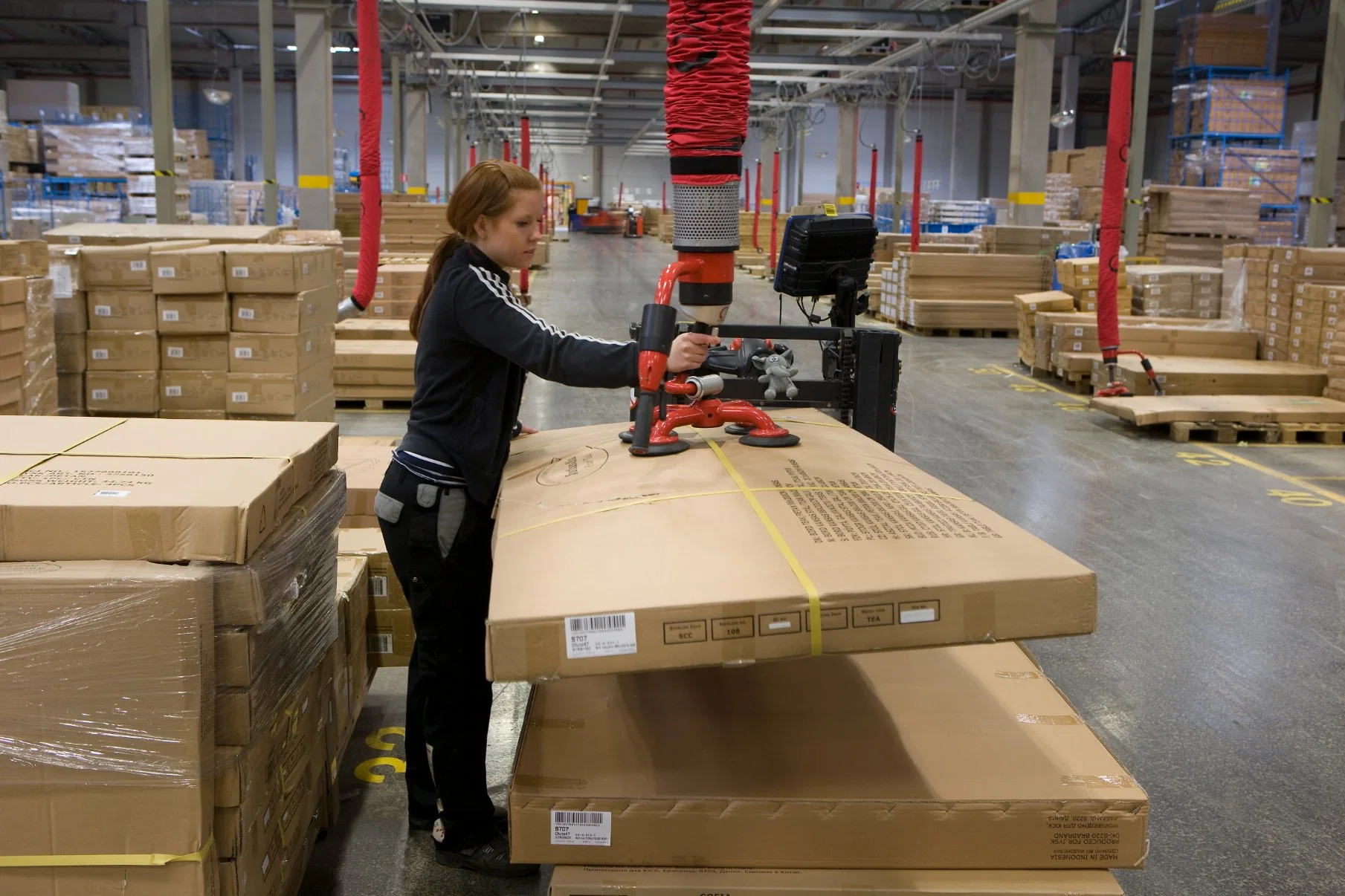 Elevadores e dominar o Windows Folhas Metálicas Lajes de pedra tambores latas de barris mercadorias Branco titular de um material