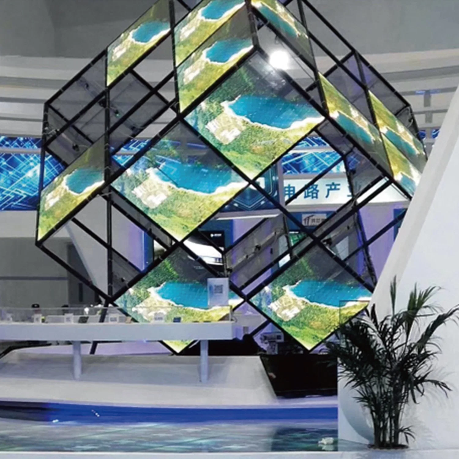 Indoor and Outdoor pH2.5 SMD Full Color LED Display Screen Cube Logo Show Shop Sign